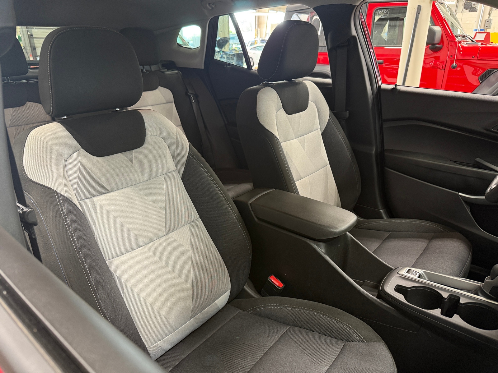 Thumbnail: 2025 Chevrolet Trax - 2