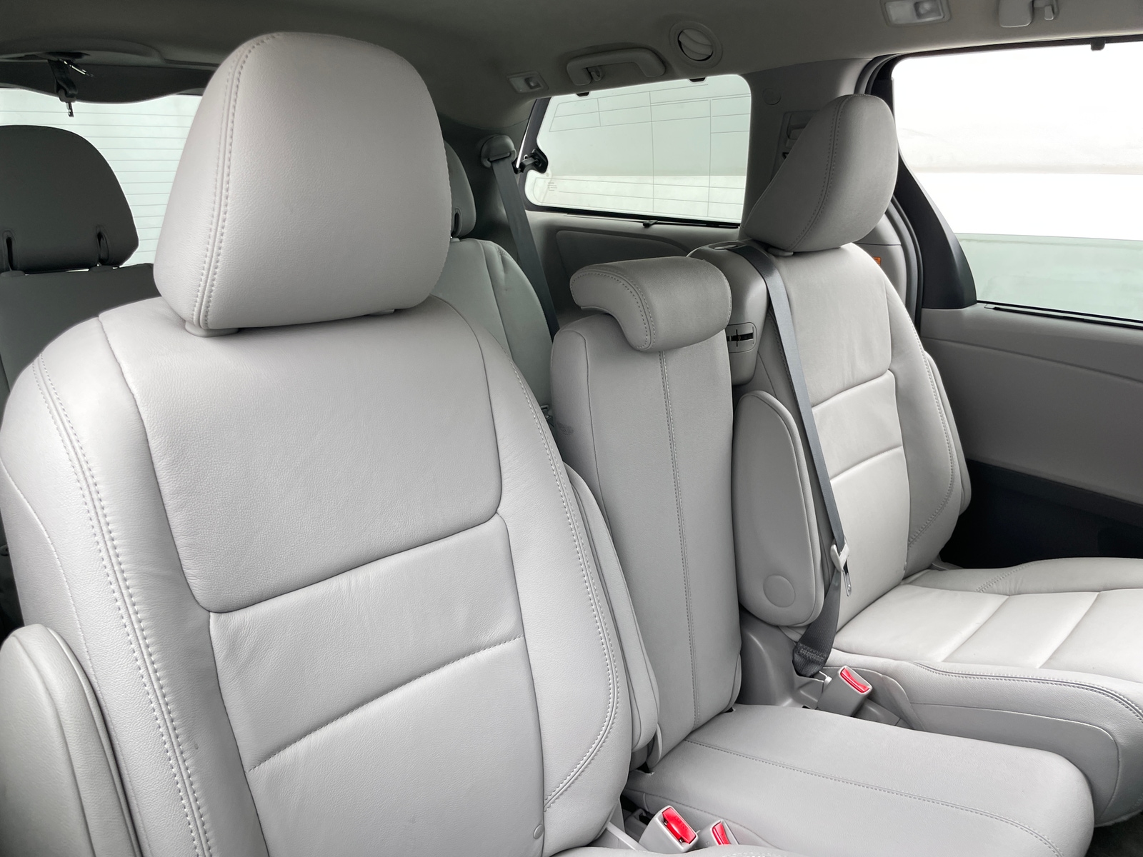 Thumbnail: 2017 Toyota Sienna - 5