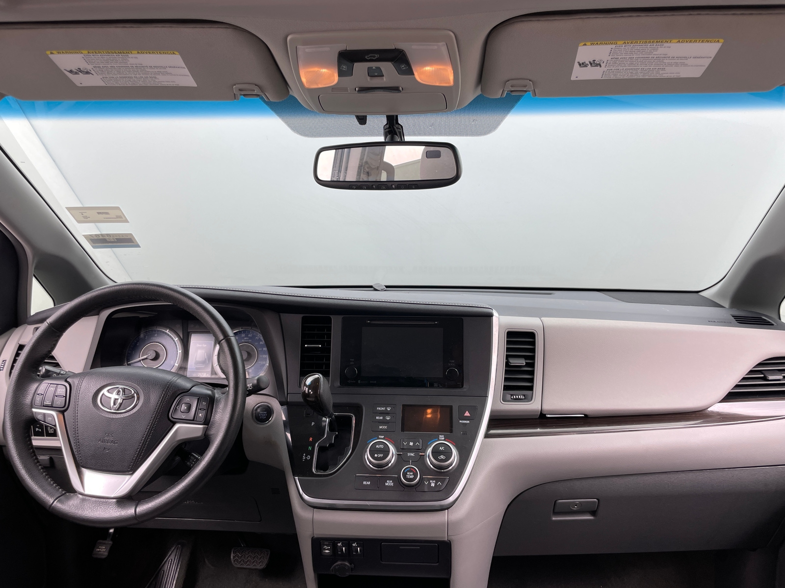 Thumbnail: 2017 Toyota Sienna - 2