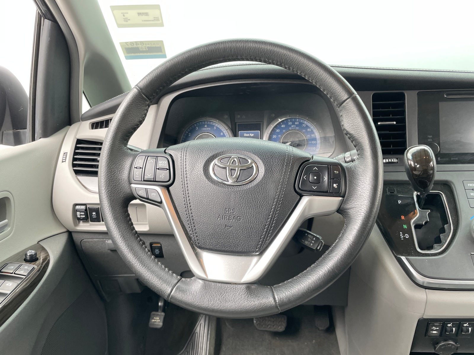 Thumbnail: 2017 Toyota Sienna - 4
