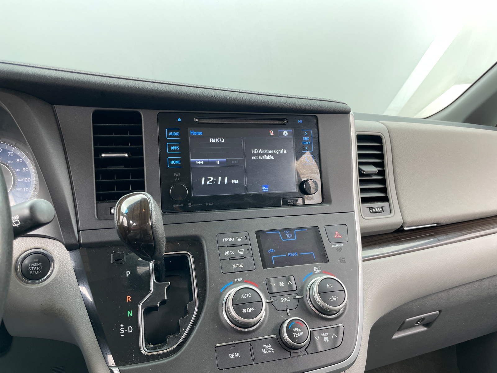 Thumbnail: 2017 Toyota Sienna - 3
