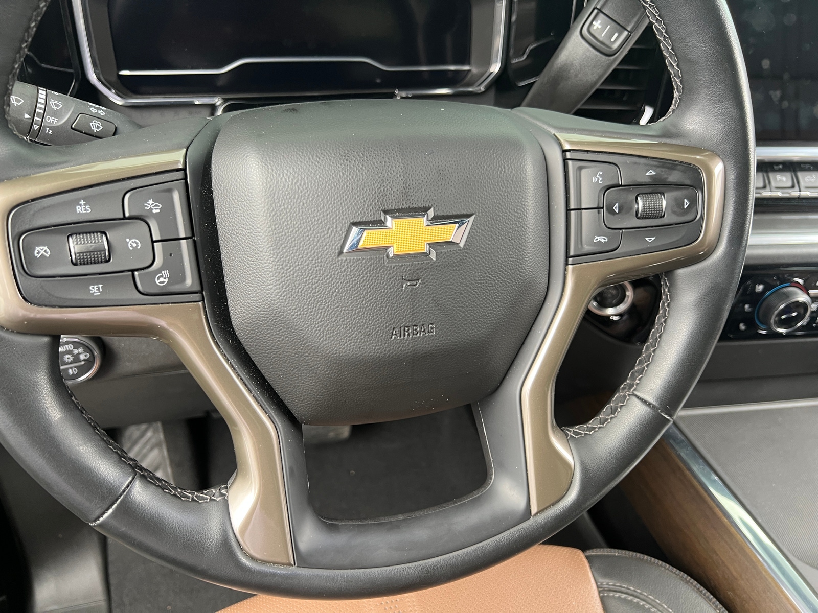 Thumbnail: 2024 Chevrolet Silverado 3500 - 4