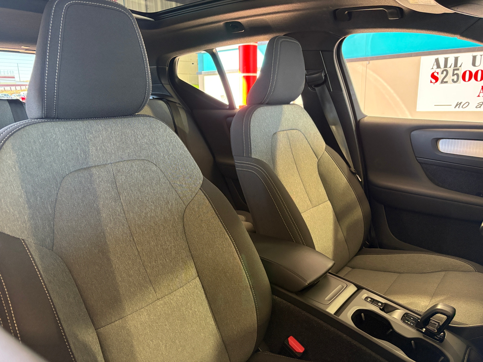 Thumbnail: 2024 Volvo XC40 - 2