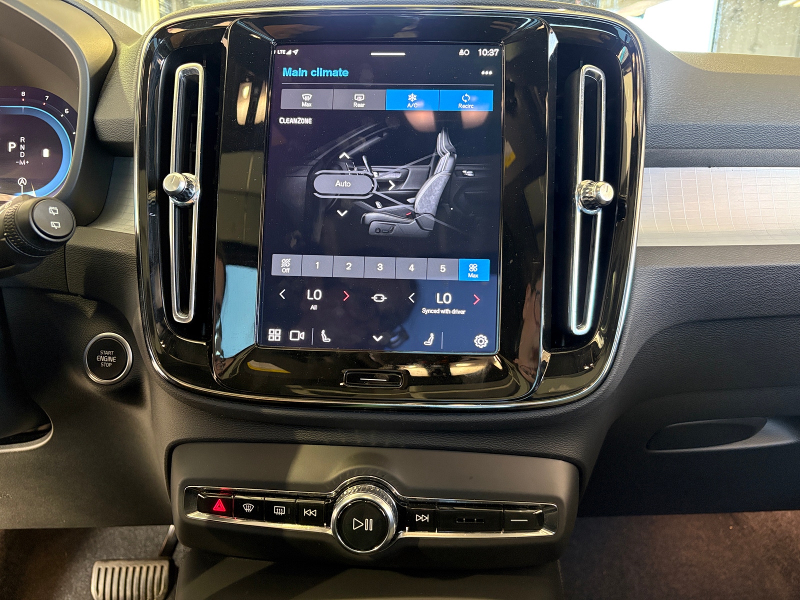 Thumbnail: 2024 Volvo XC40 - 4