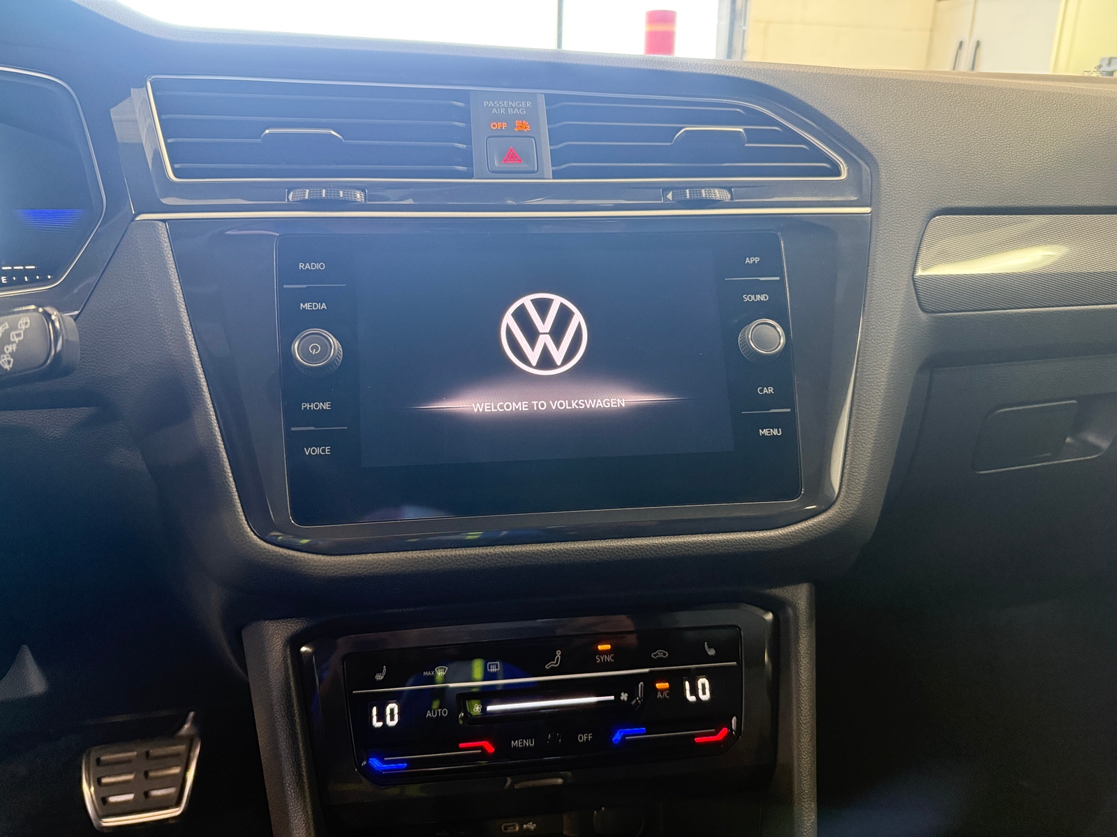 Thumbnail: 2024 Volkswagen Tiguan - 3