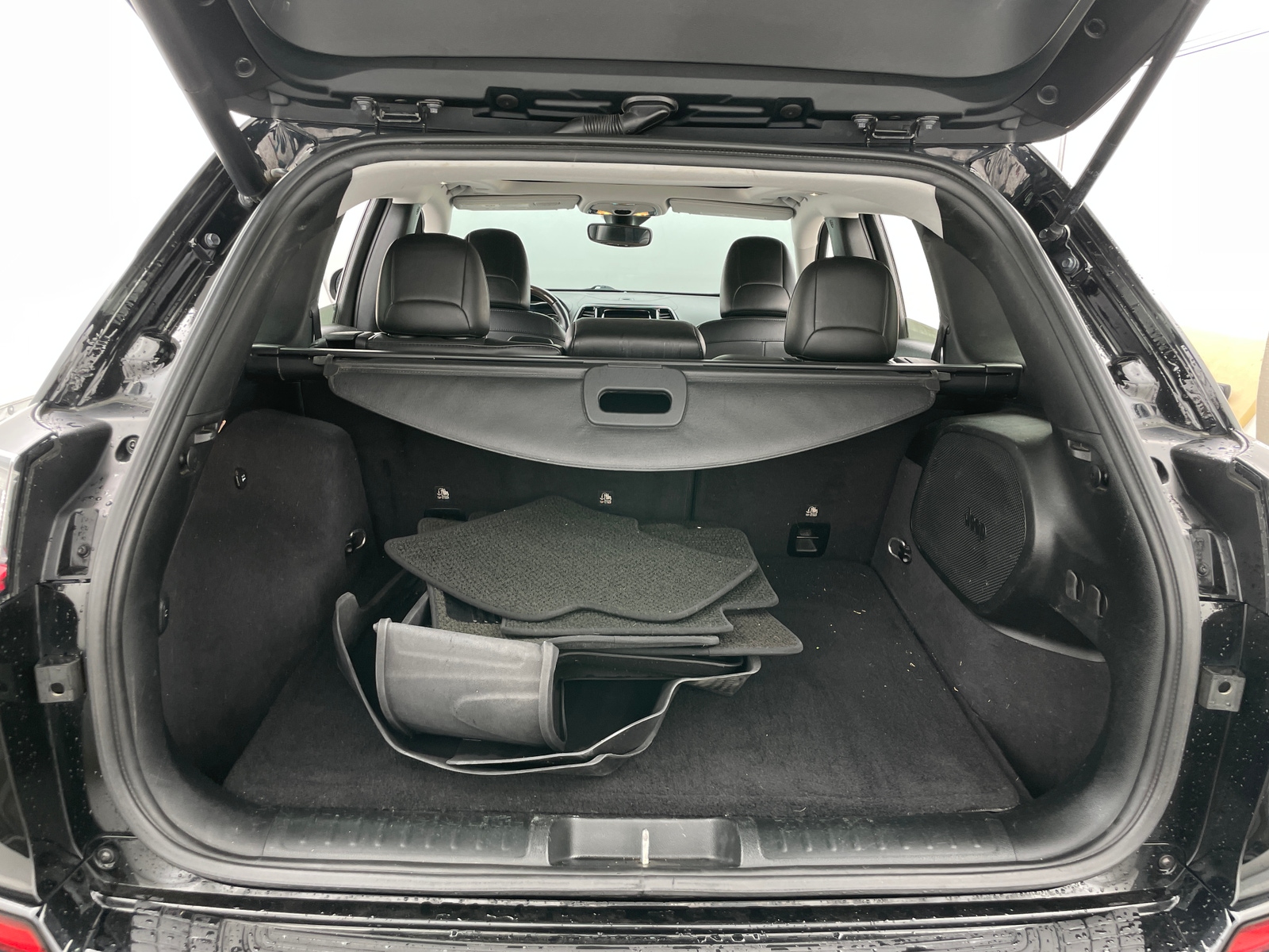 Thumbnail: 2019 Jeep Cherokee - 6