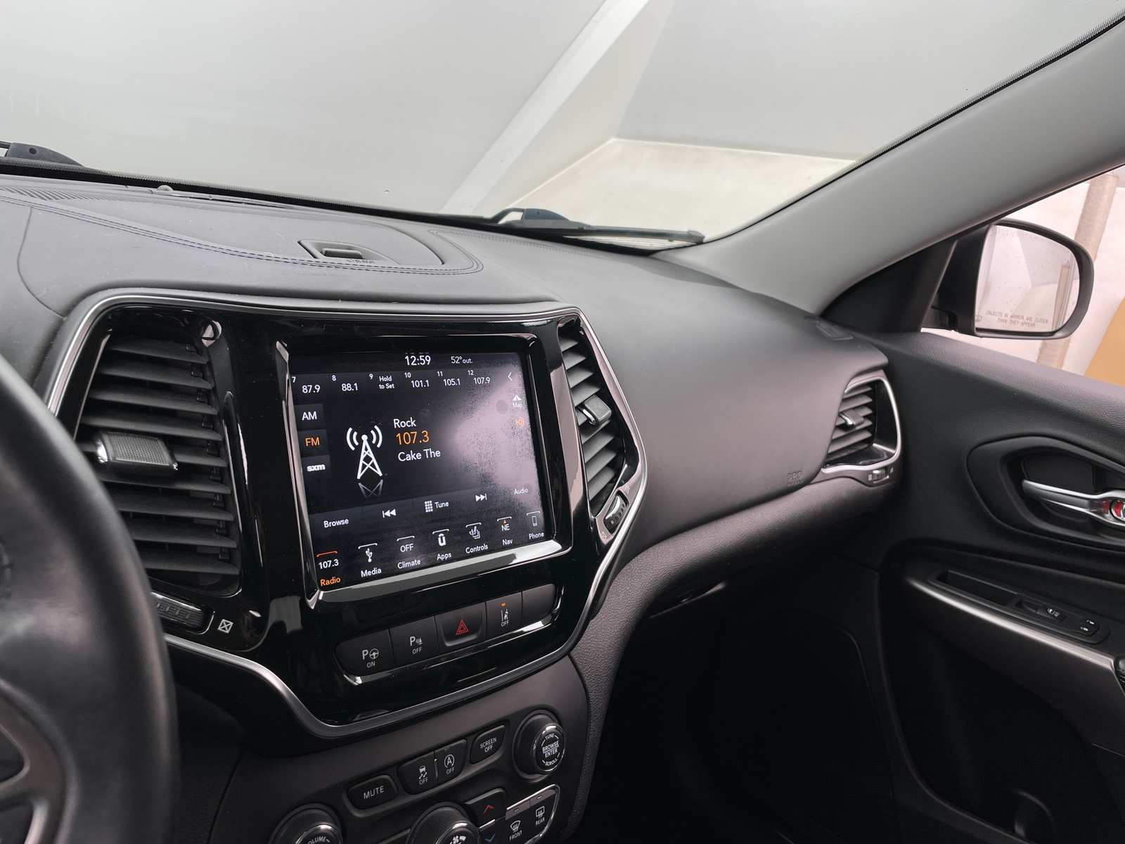 Thumbnail: 2019 Jeep Cherokee - 3