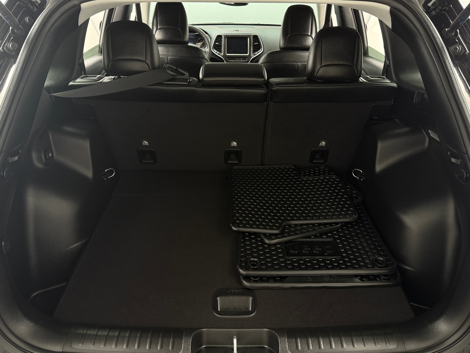 Thumbnail: 2022 Jeep Cherokee - 7