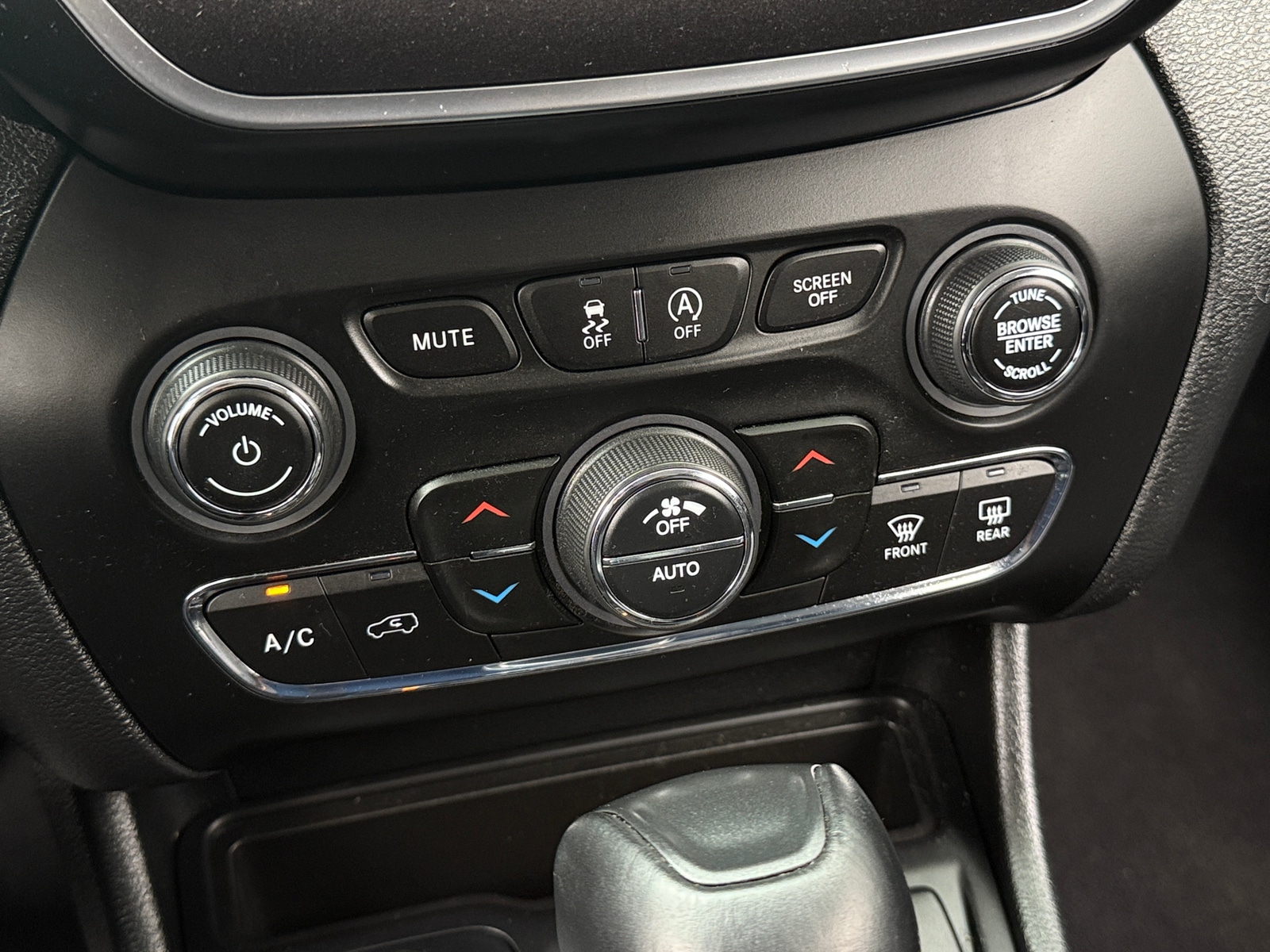 Thumbnail: 2022 Jeep Cherokee - 4