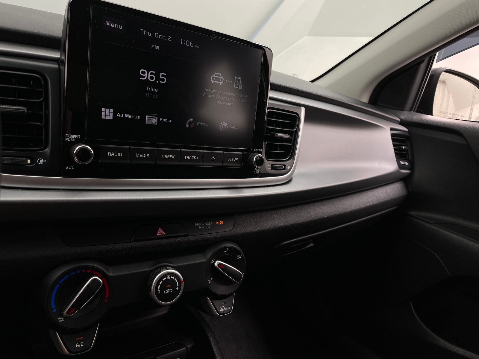 Thumbnail: 2023 Kia Rio - 4