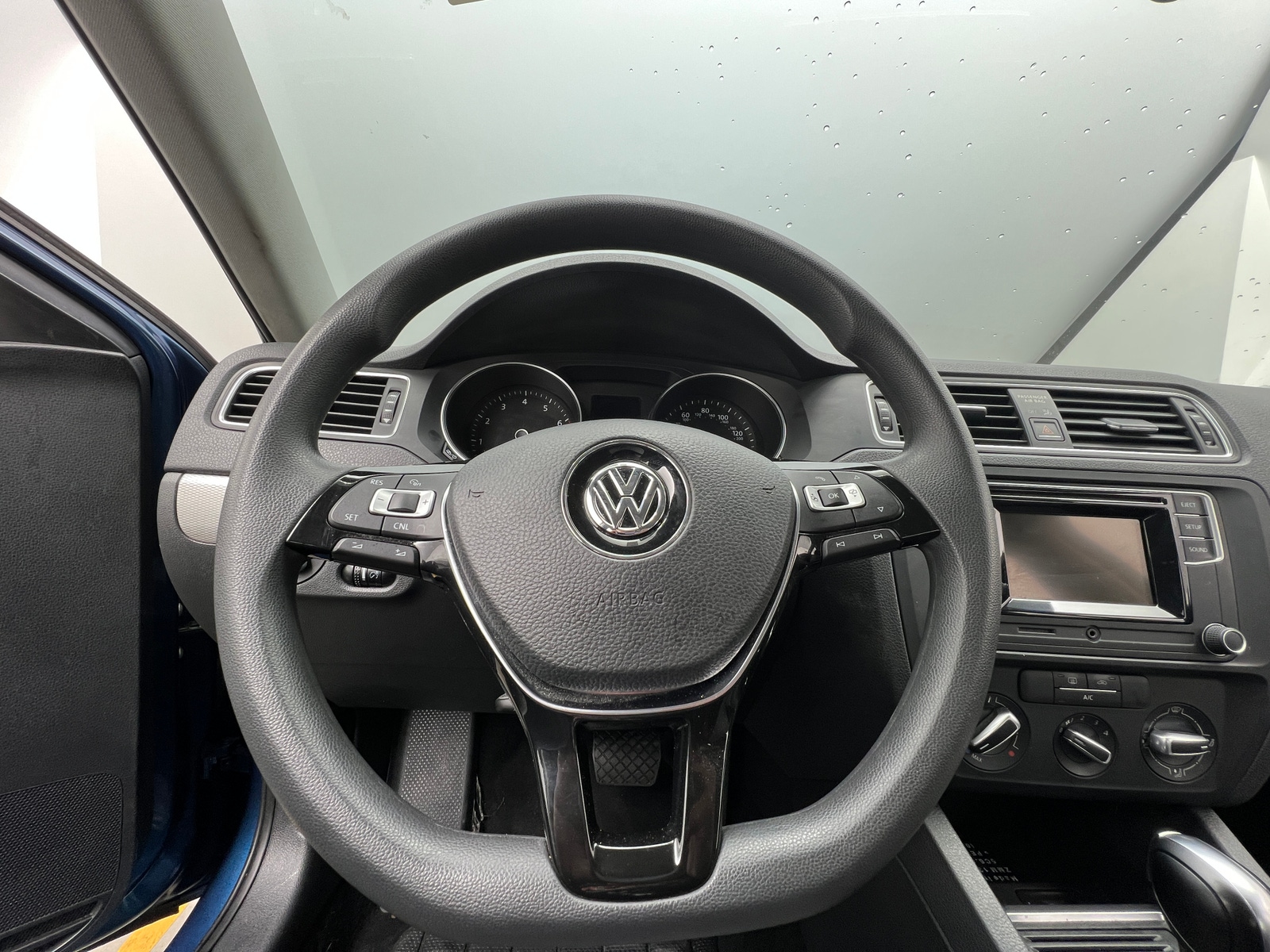 Thumbnail: 2017 Volkswagen Jetta - 5
