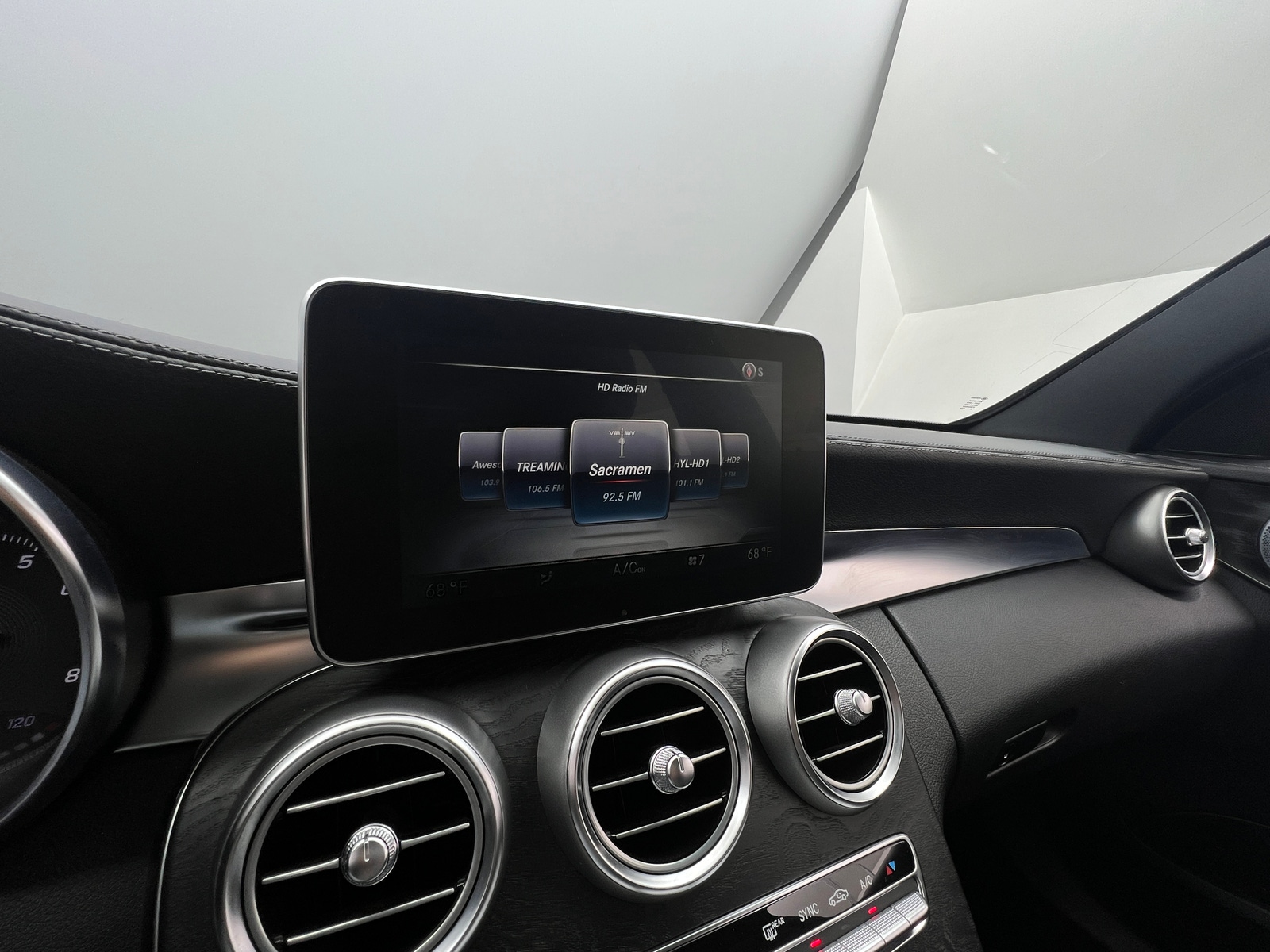 Thumbnail: 2015 Mercedes-Benz C-Class - 3