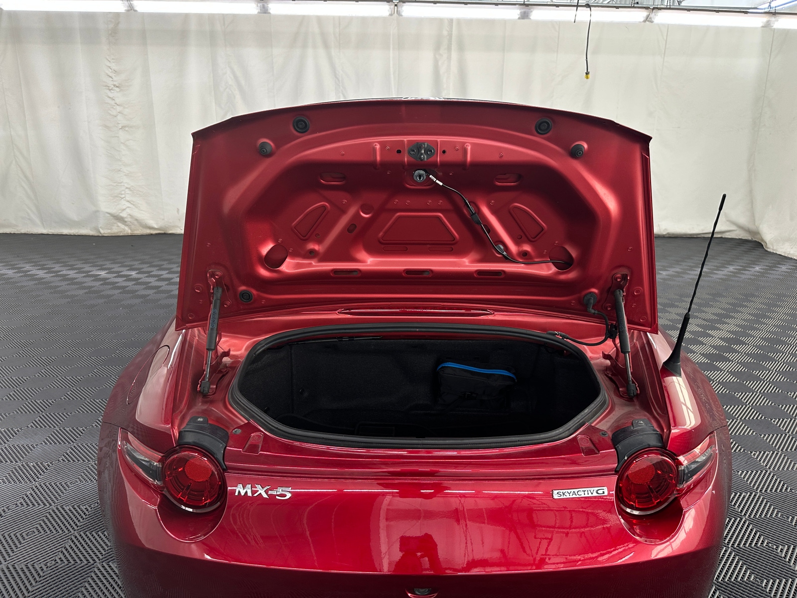 Thumbnail: 2021 Mazda MX-5 Miata - 5