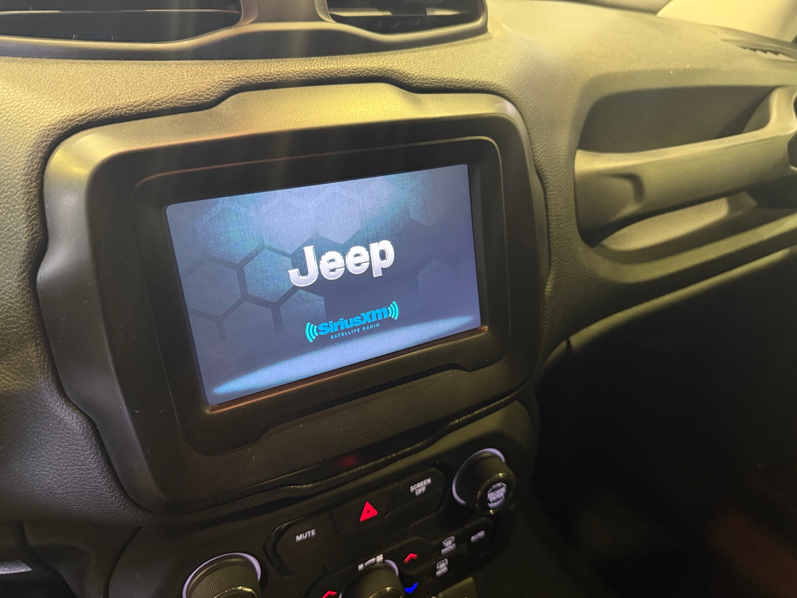 Thumbnail: 2019 Jeep Renegade - 4