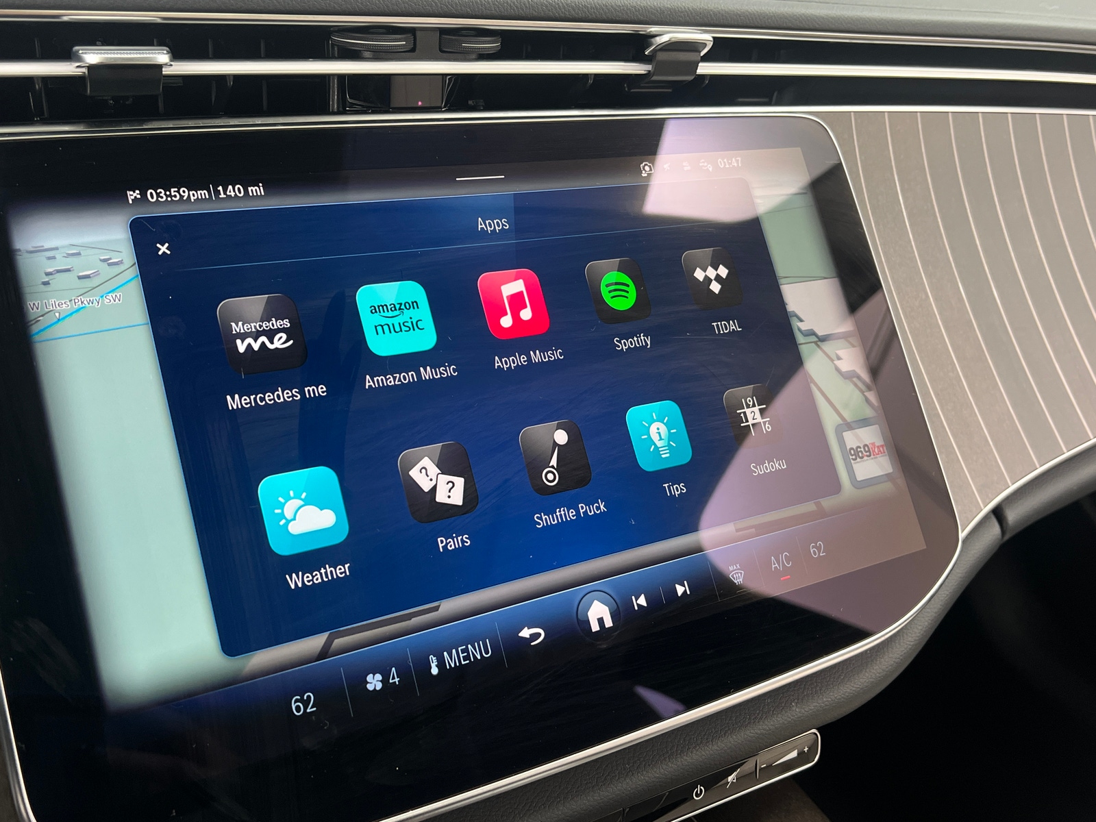 Thumbnail: 2025 Mercedes-Benz E-Class - 3