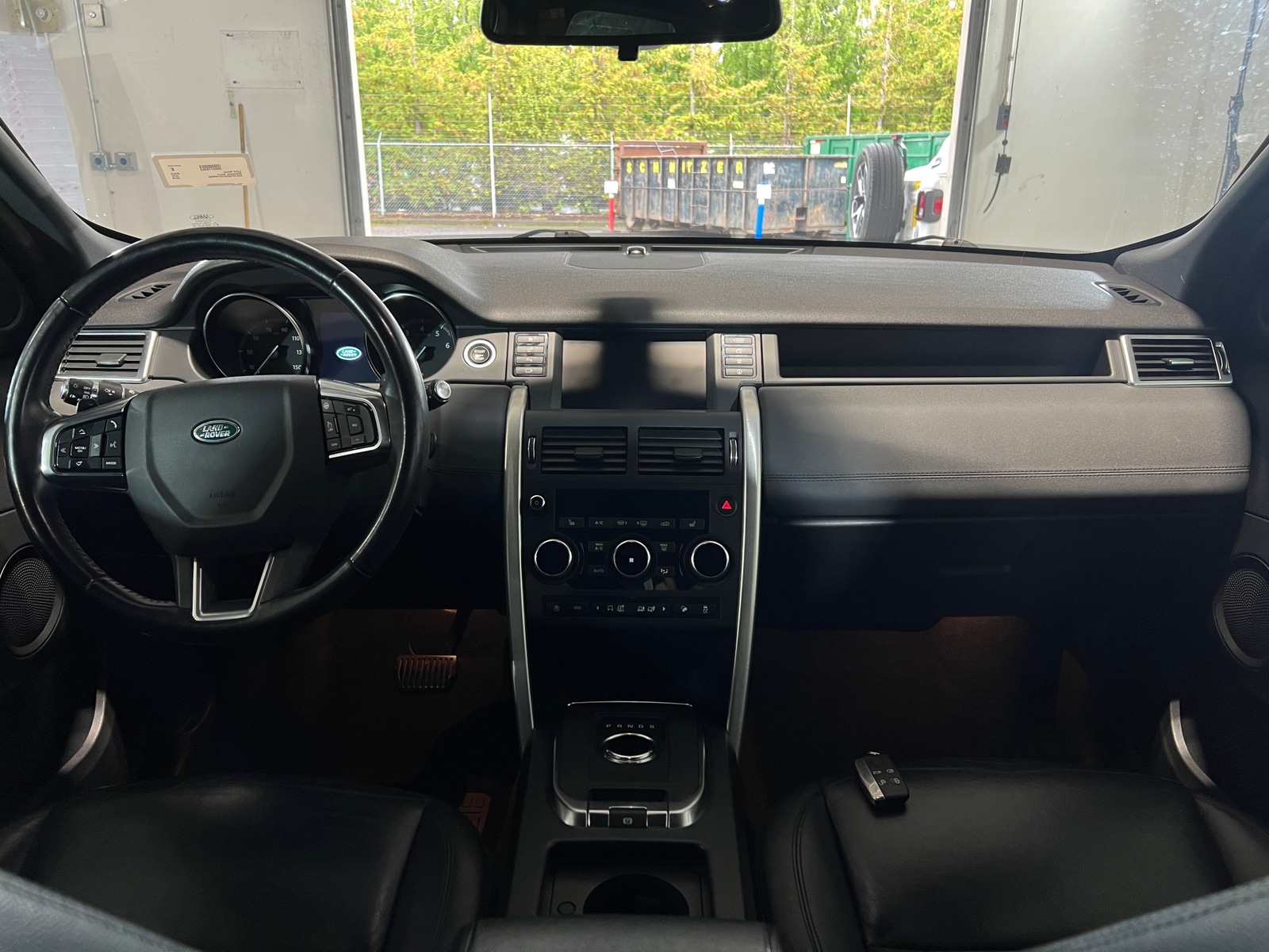 Thumbnail: 2018 Land Rover Discovery Sport - 2