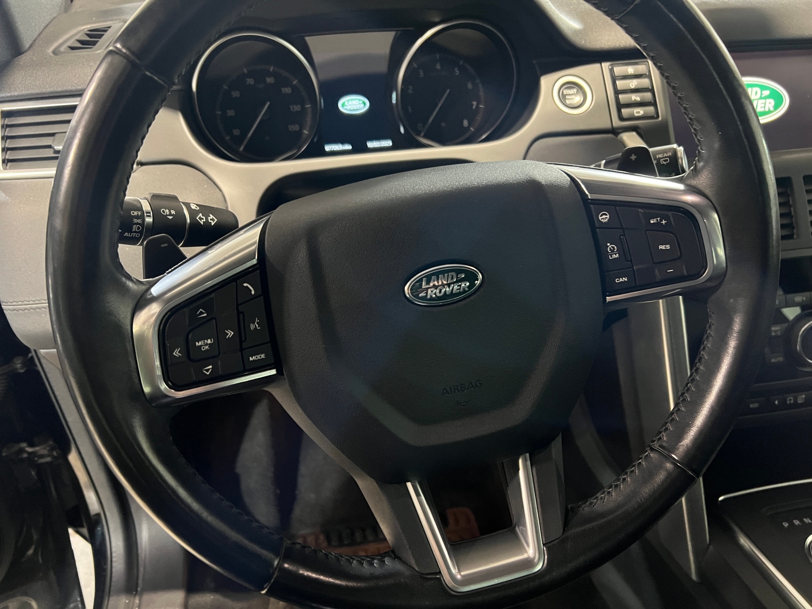 Thumbnail: 2018 Land Rover Discovery Sport - 4