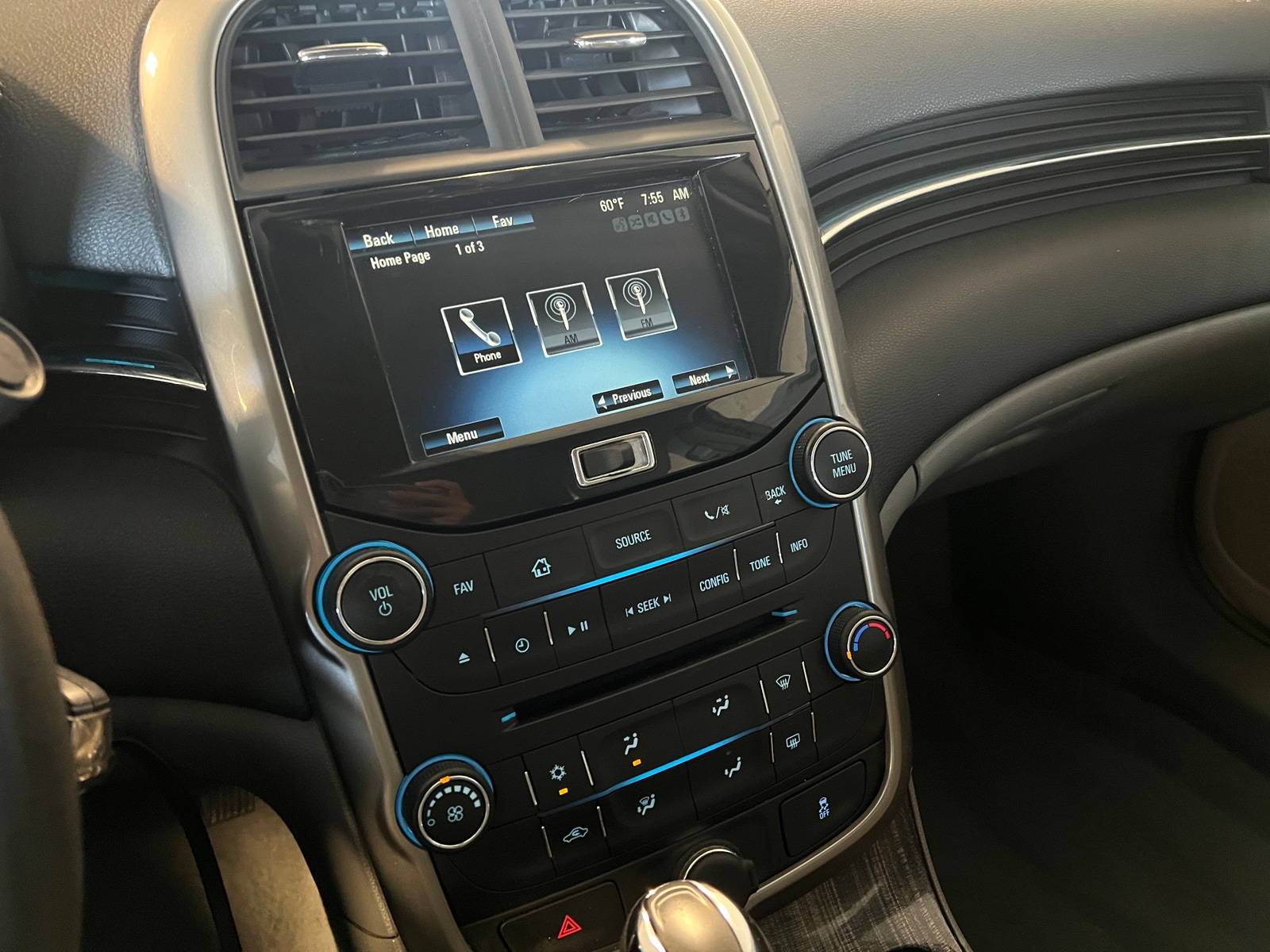 Thumbnail: 2015 Chevrolet Malibu - 3