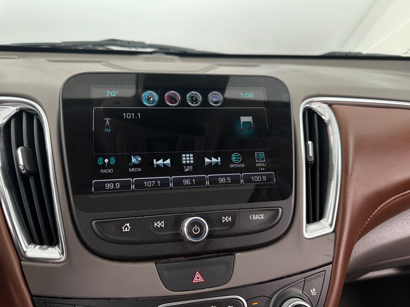 Thumbnail: 2016 Chevrolet Malibu - 3