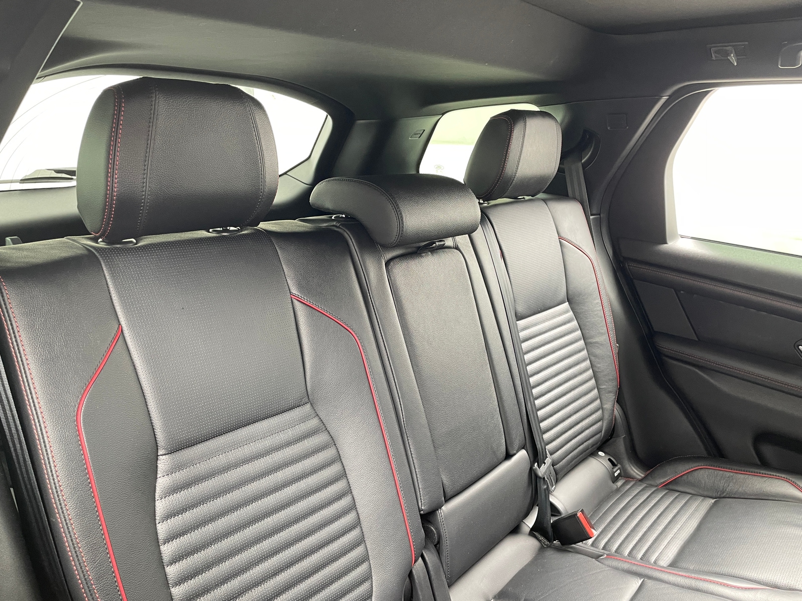 Thumbnail: 2021 Land Rover Discovery Sport - 5