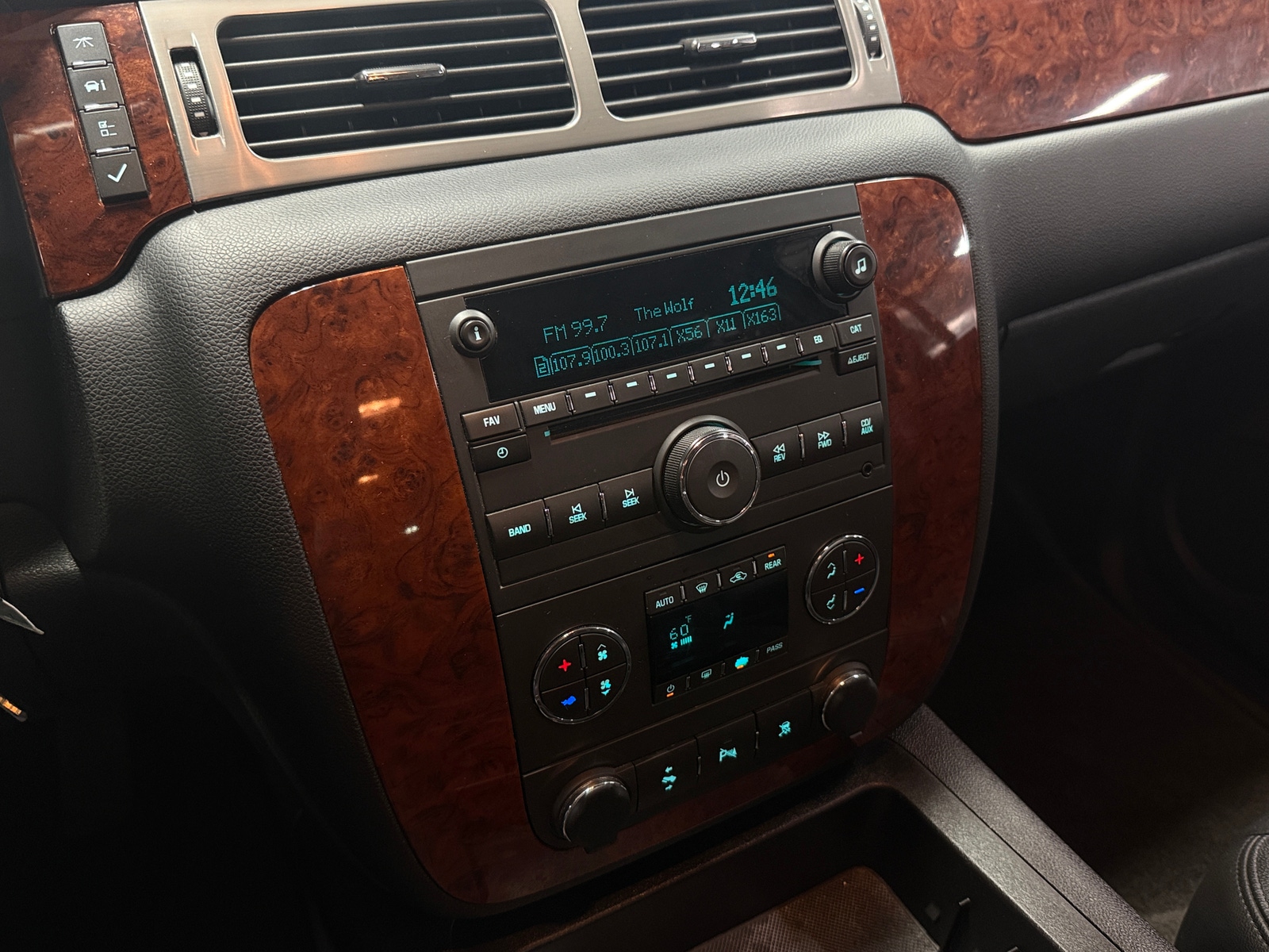 Thumbnail: 2011 Chevrolet Tahoe - 3