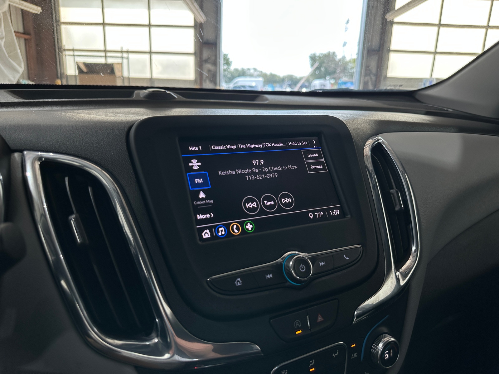 Thumbnail: 2023 Chevrolet Equinox - 4