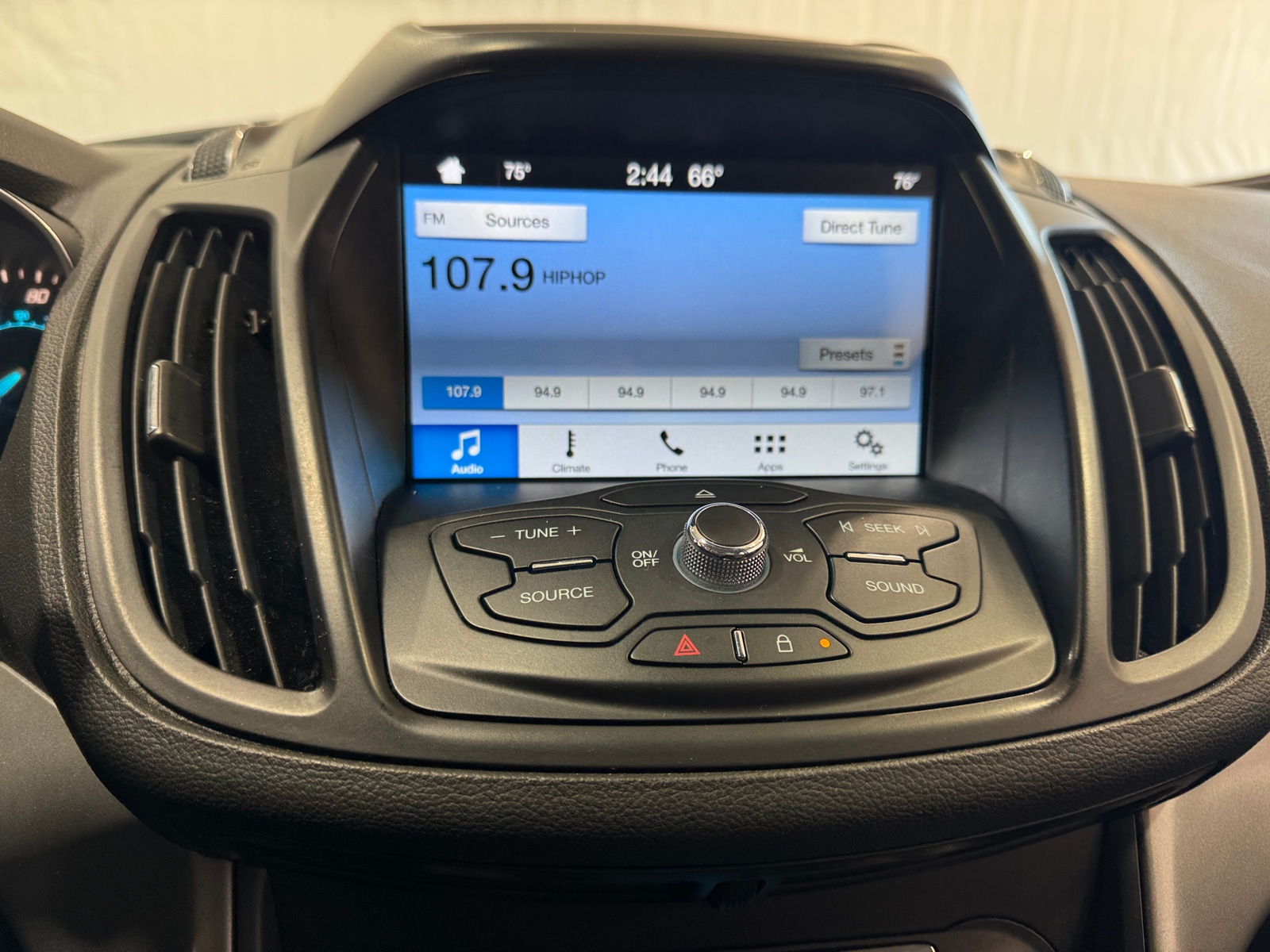 Thumbnail: 2016 Ford Escape - 4
