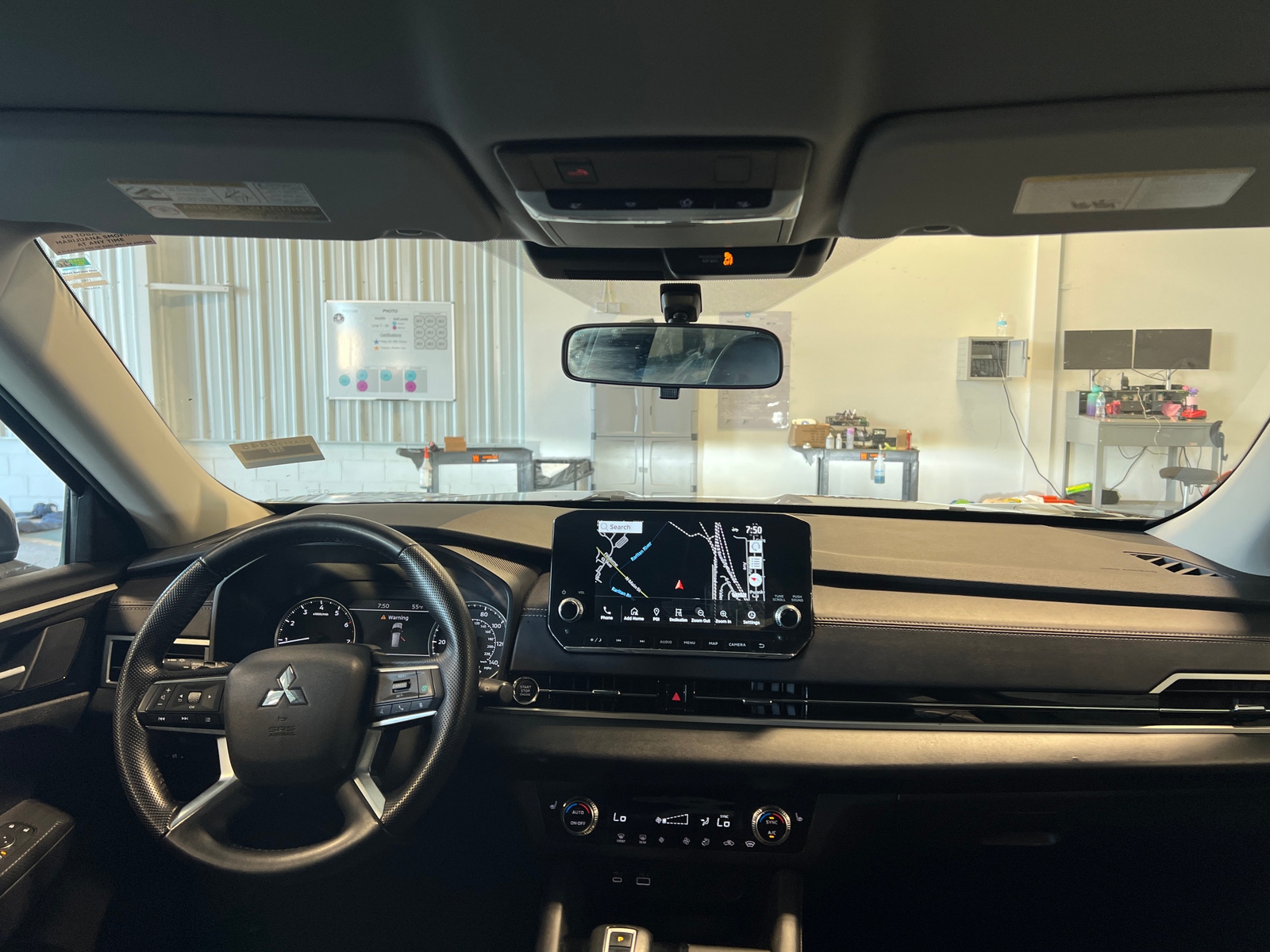 Thumbnail: 2024 Mitsubishi Outlander - 2