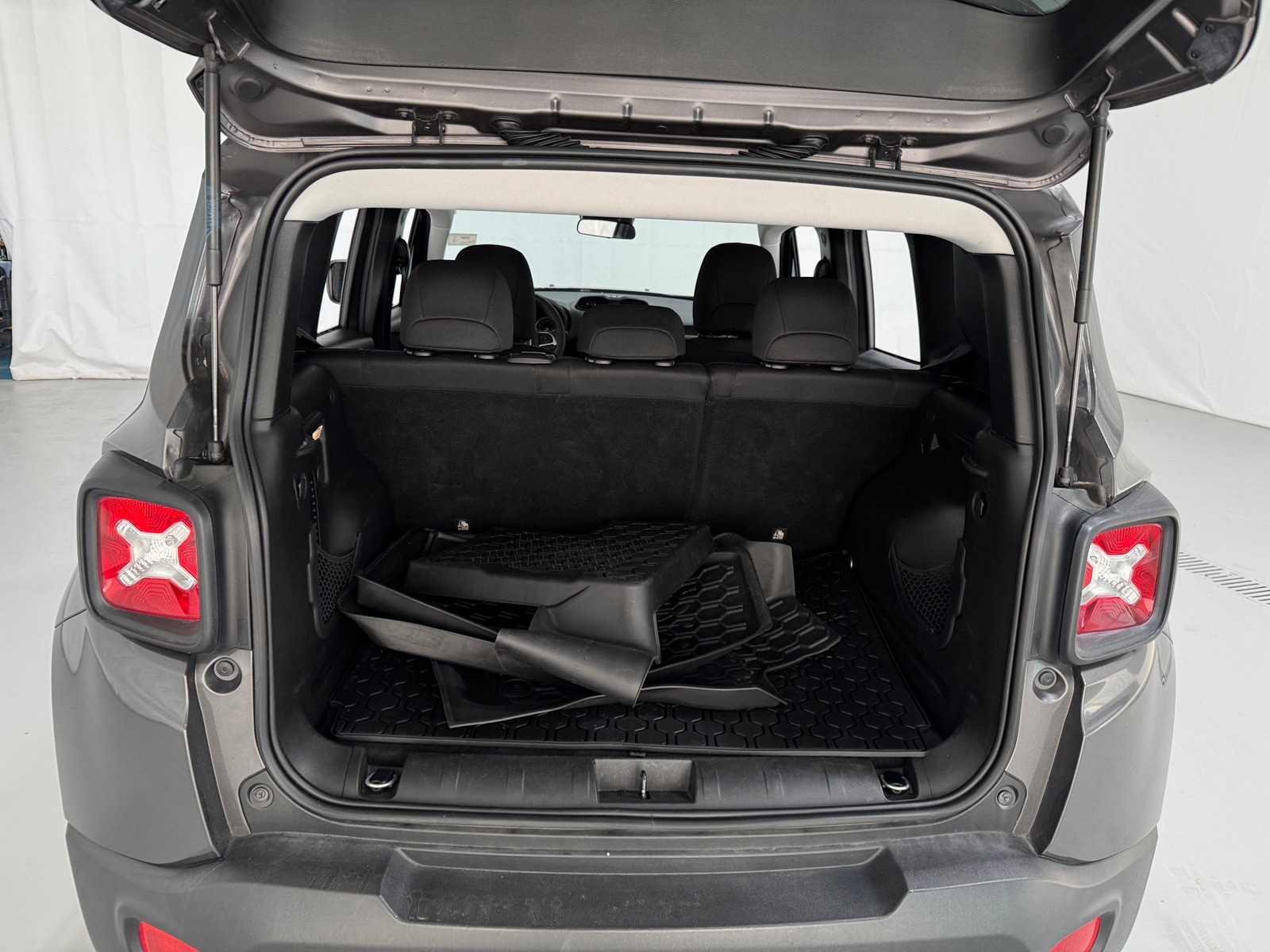 Thumbnail: 2018 Jeep Renegade - 7