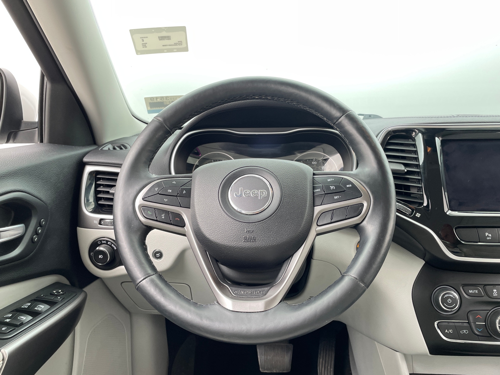 Thumbnail: 2019 Jeep Cherokee - 4