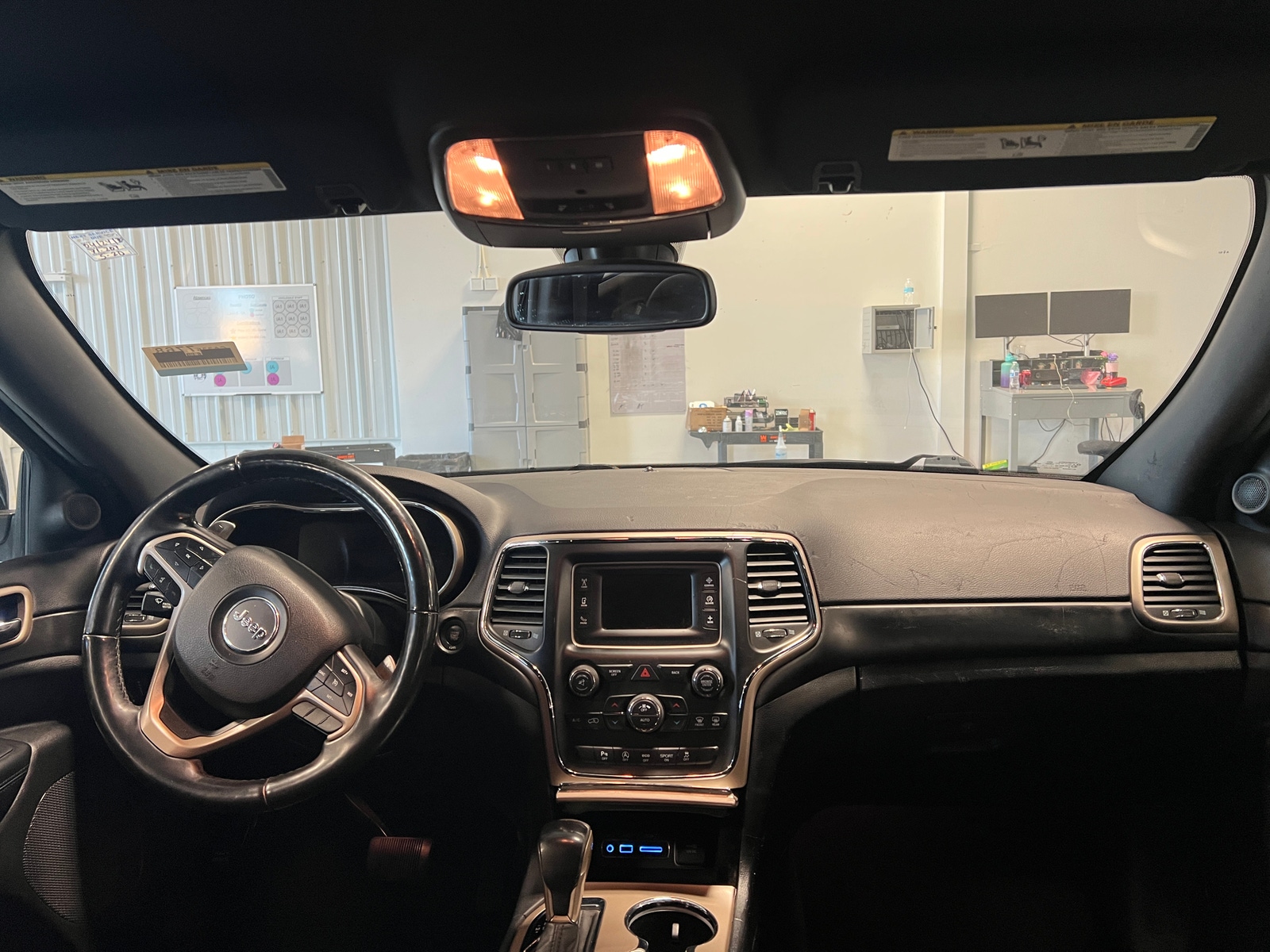 Thumbnail: 2017 Jeep Grand Cherokee - 3