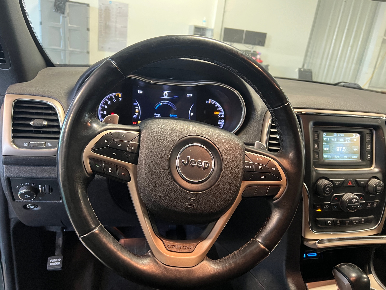 Thumbnail: 2017 Jeep Grand Cherokee - 5