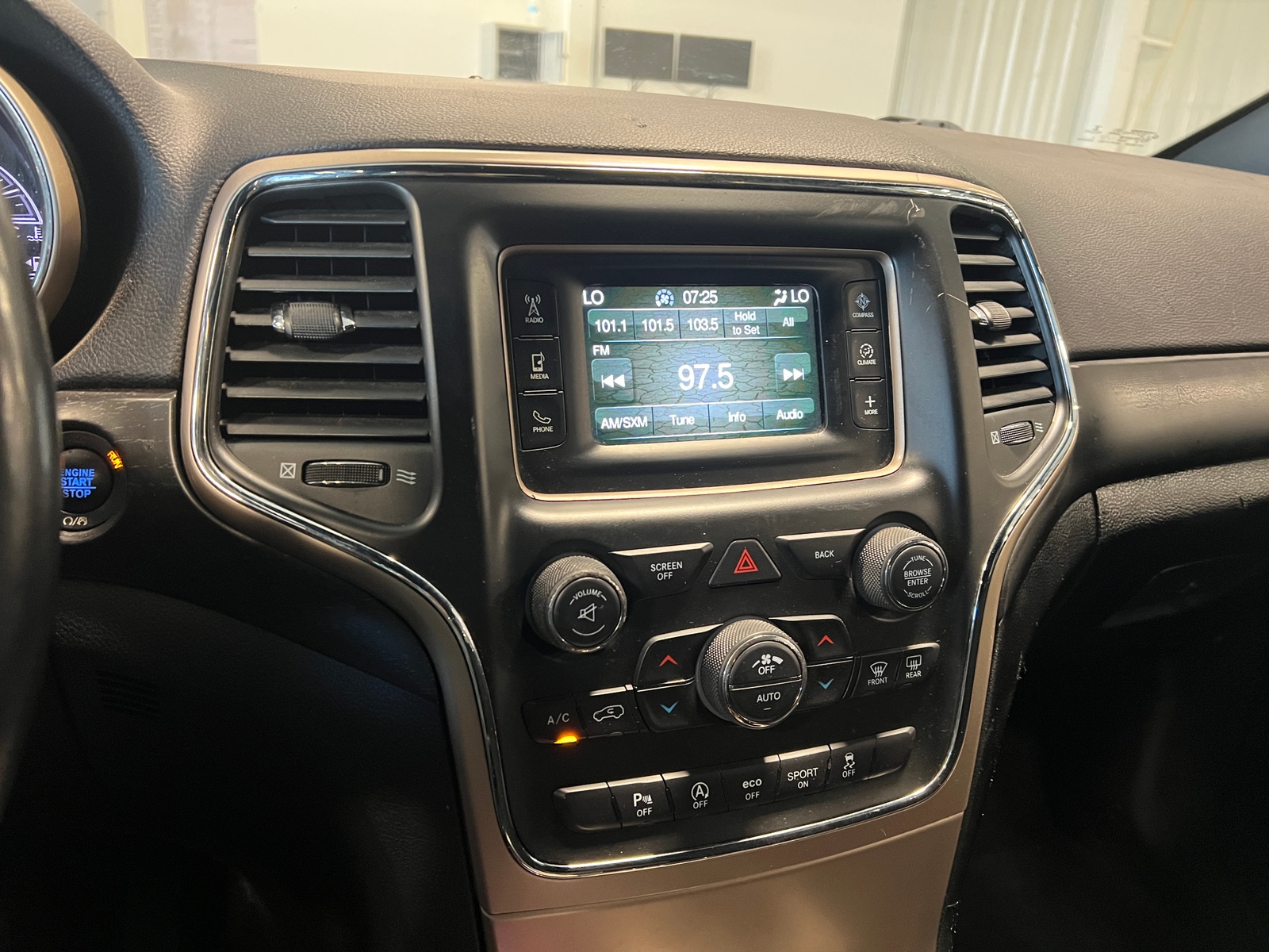 Thumbnail: 2017 Jeep Grand Cherokee - 4