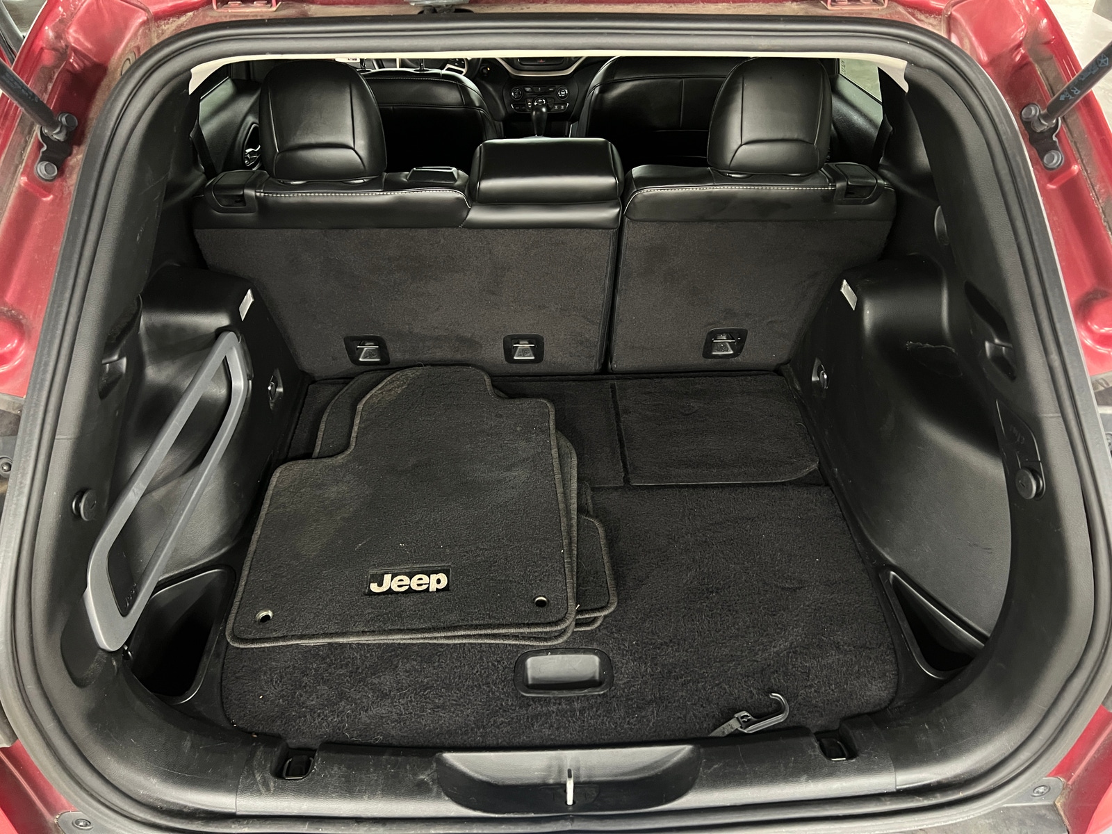 Thumbnail: 2017 Jeep Cherokee - 6