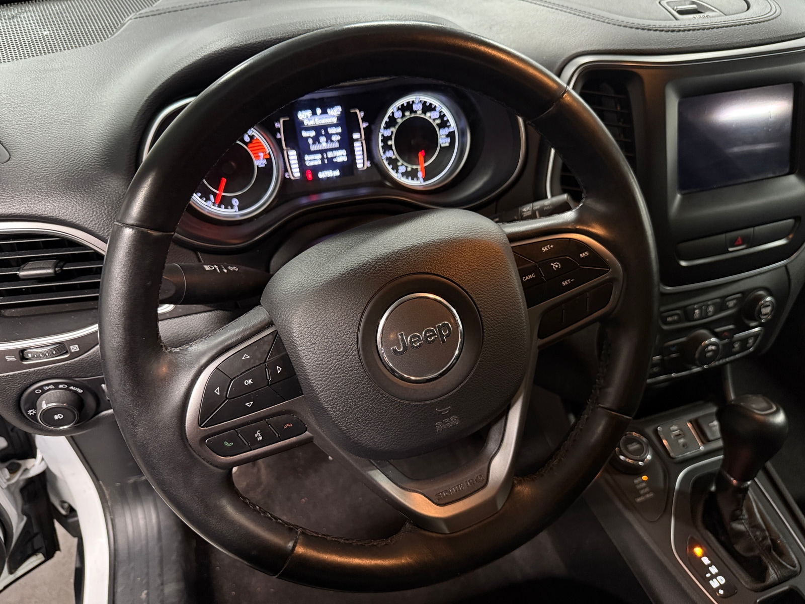 Thumbnail: 2019 Jeep Cherokee - 5