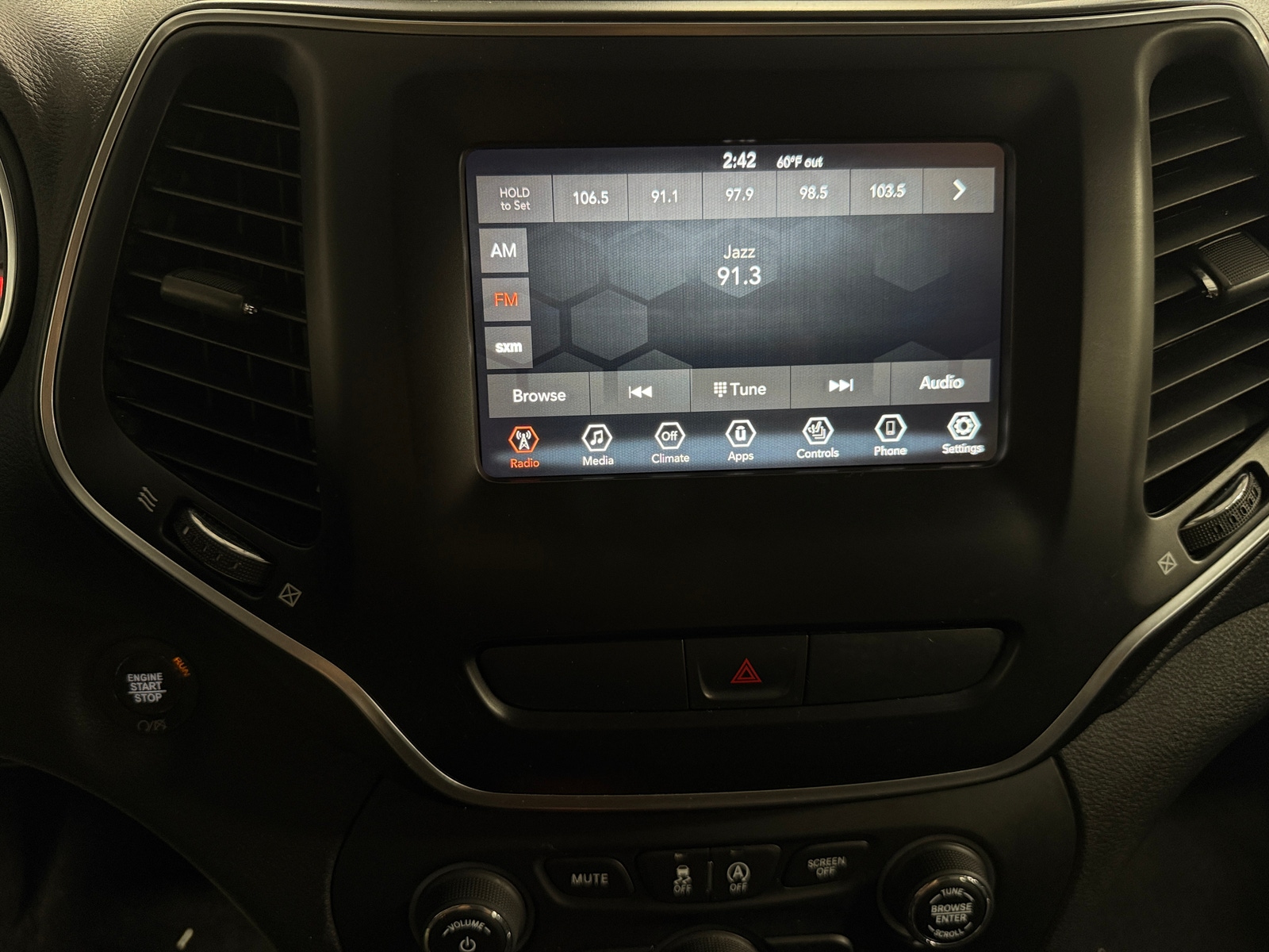 Thumbnail: 2019 Jeep Cherokee - 4