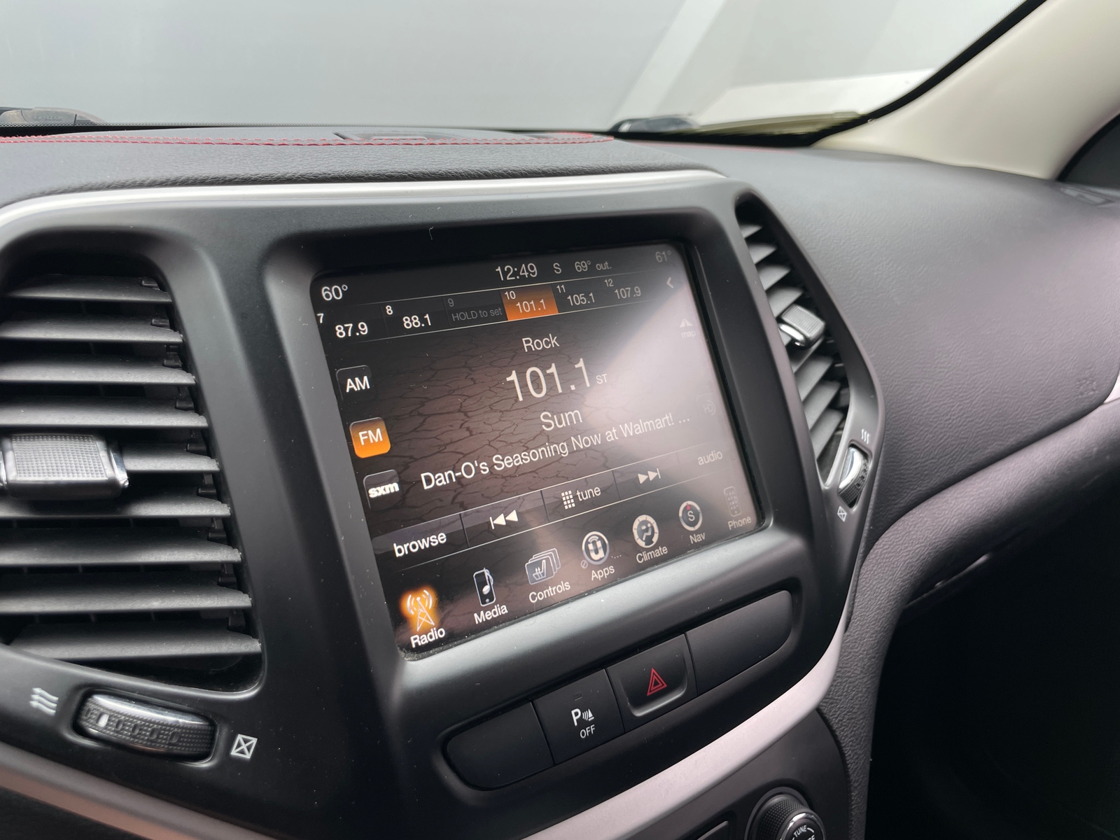 Thumbnail: 2018 Jeep Cherokee - 3