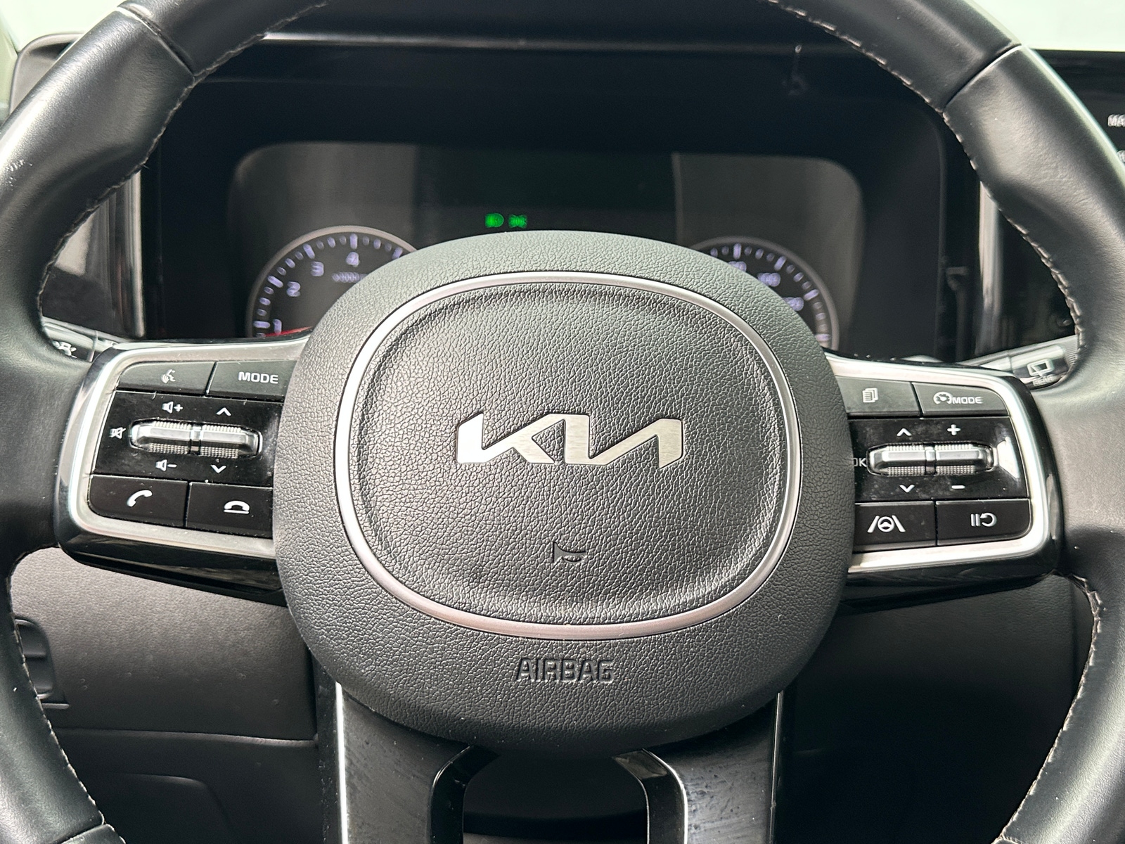 Thumbnail: 2022 Kia Sorento - 4