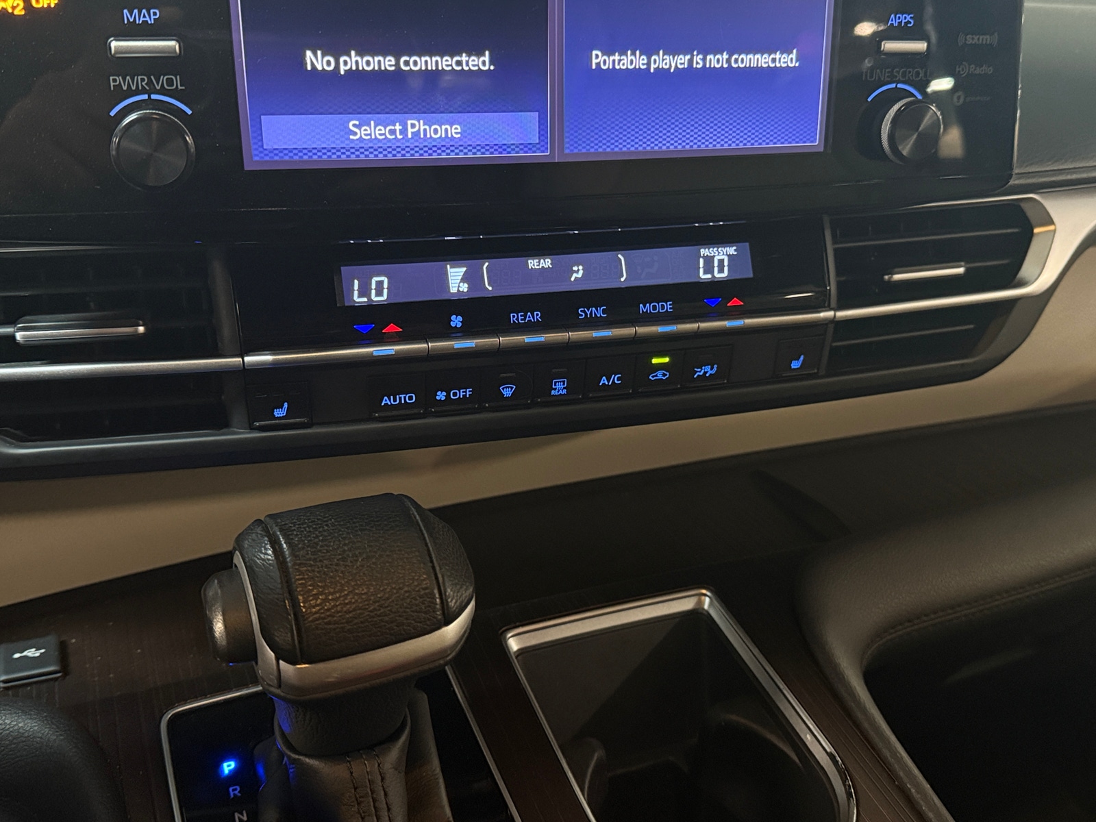 Thumbnail: 2021 Toyota Sienna - 3