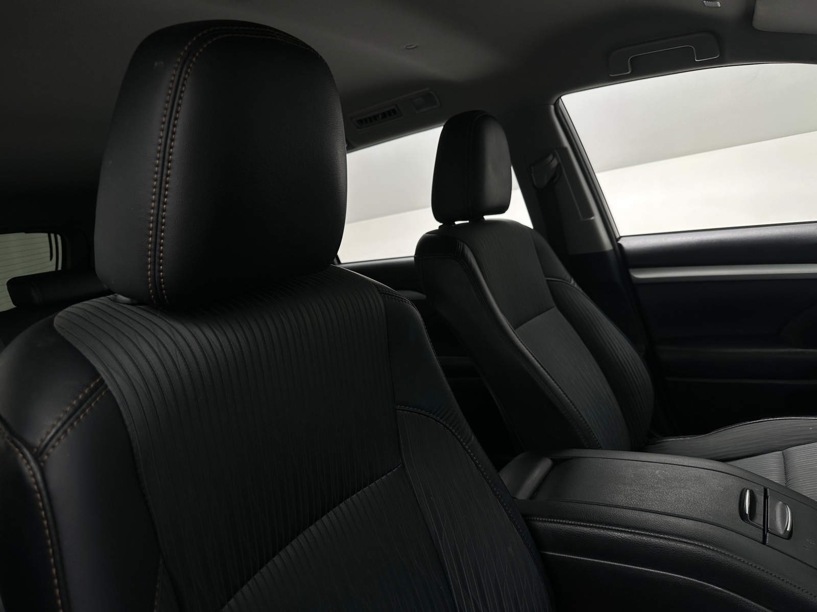 Thumbnail: 2018 Toyota Highlander - 2