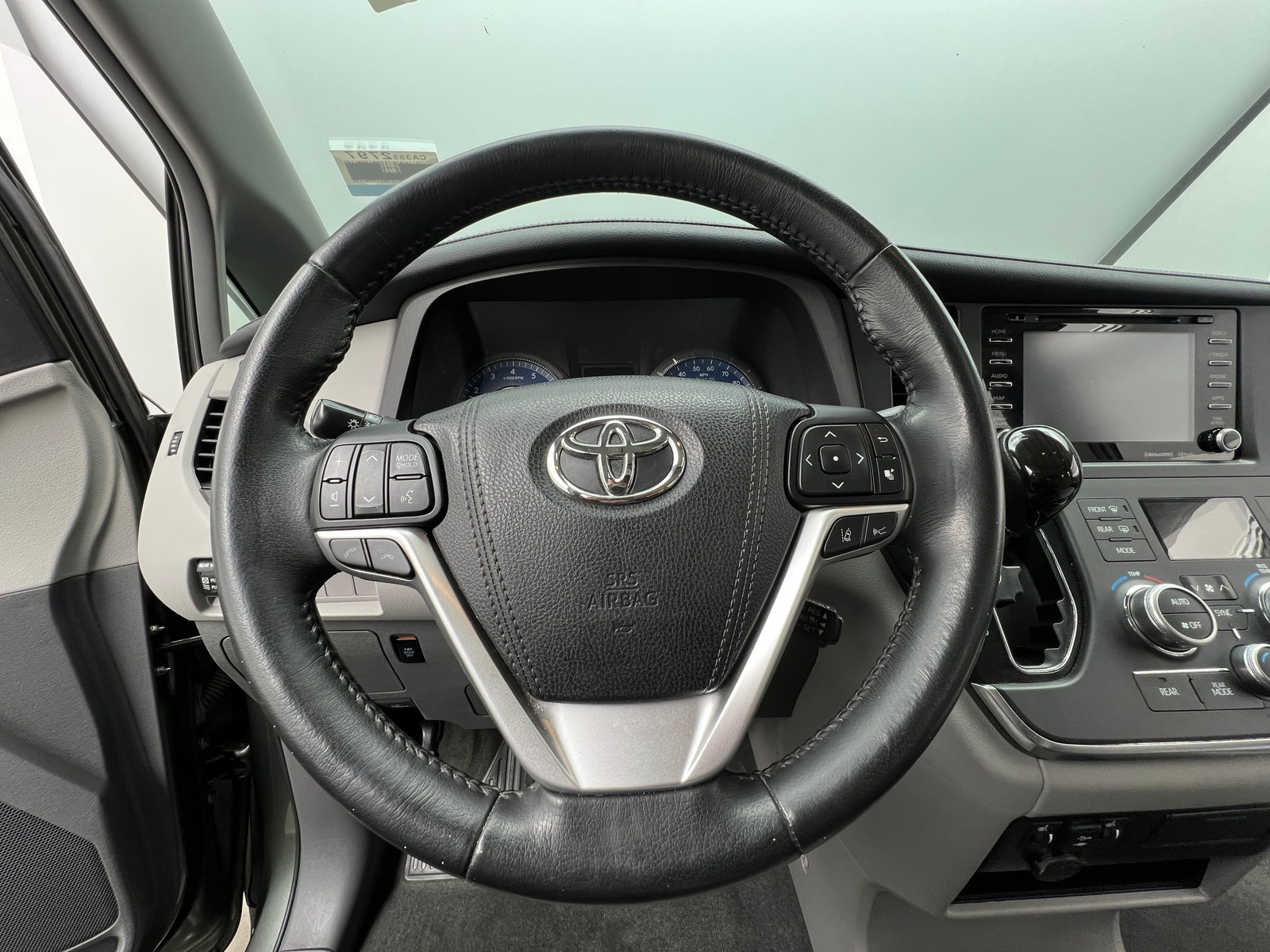 Thumbnail: 2018 Toyota Sienna - 4