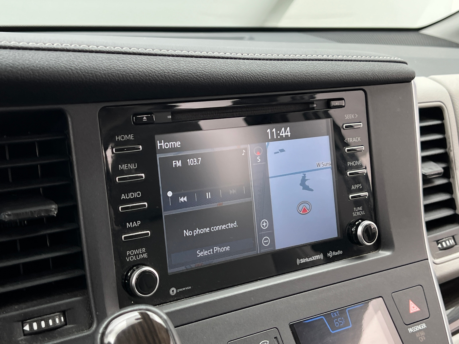 Thumbnail: 2018 Toyota Sienna - 3