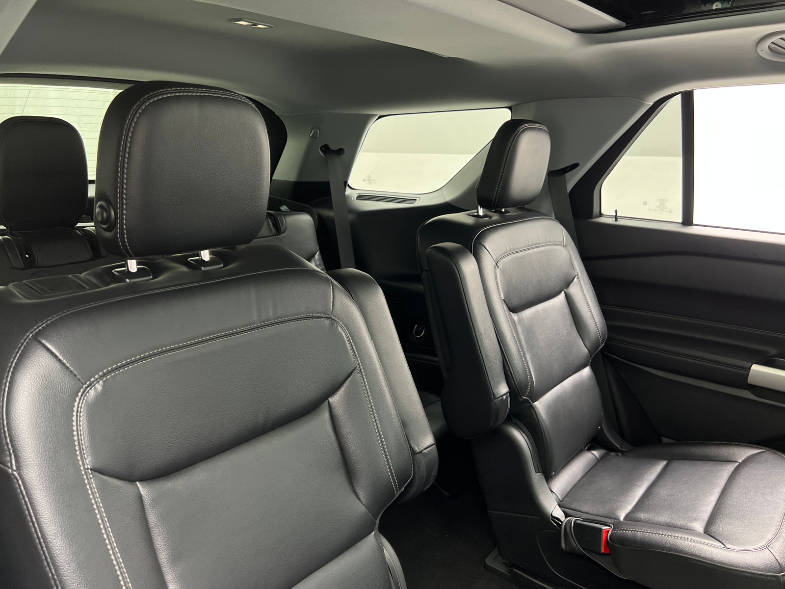 Thumbnail: 2020 Ford Explorer - 6