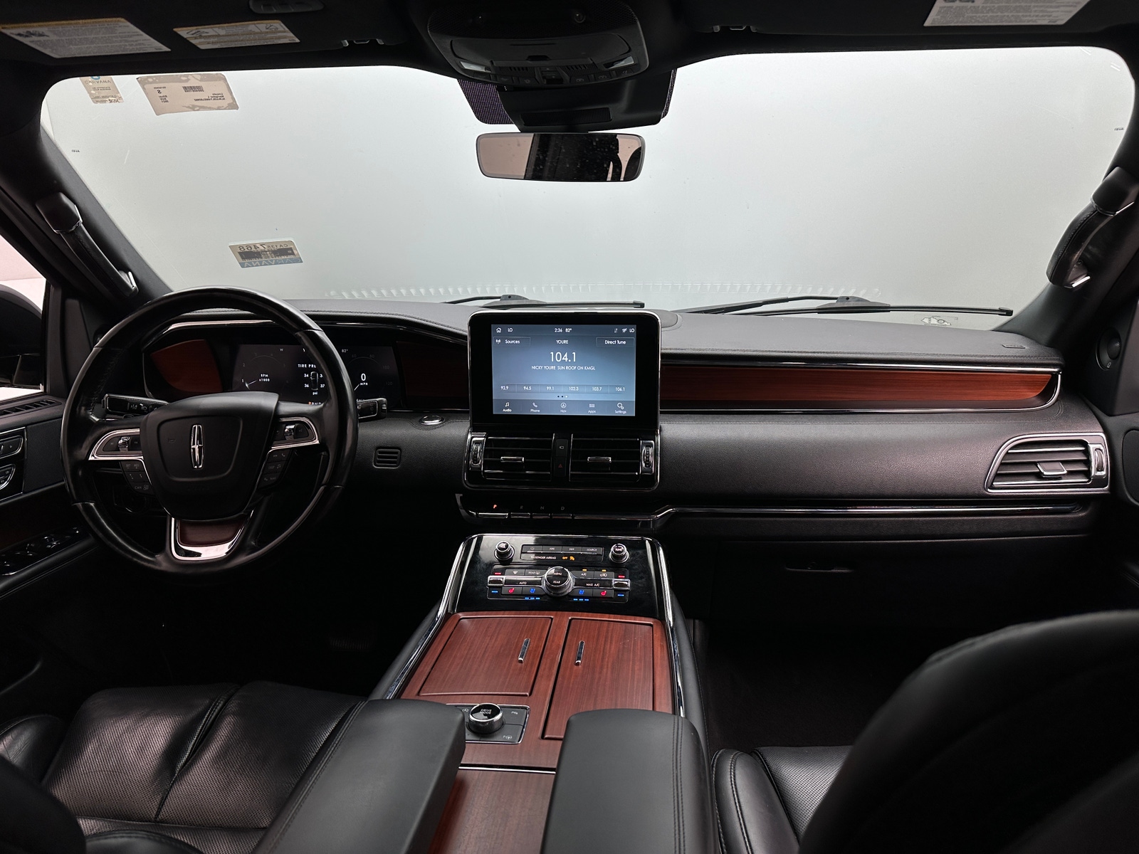 Thumbnail: 2021 Lincoln Navigator L - 2