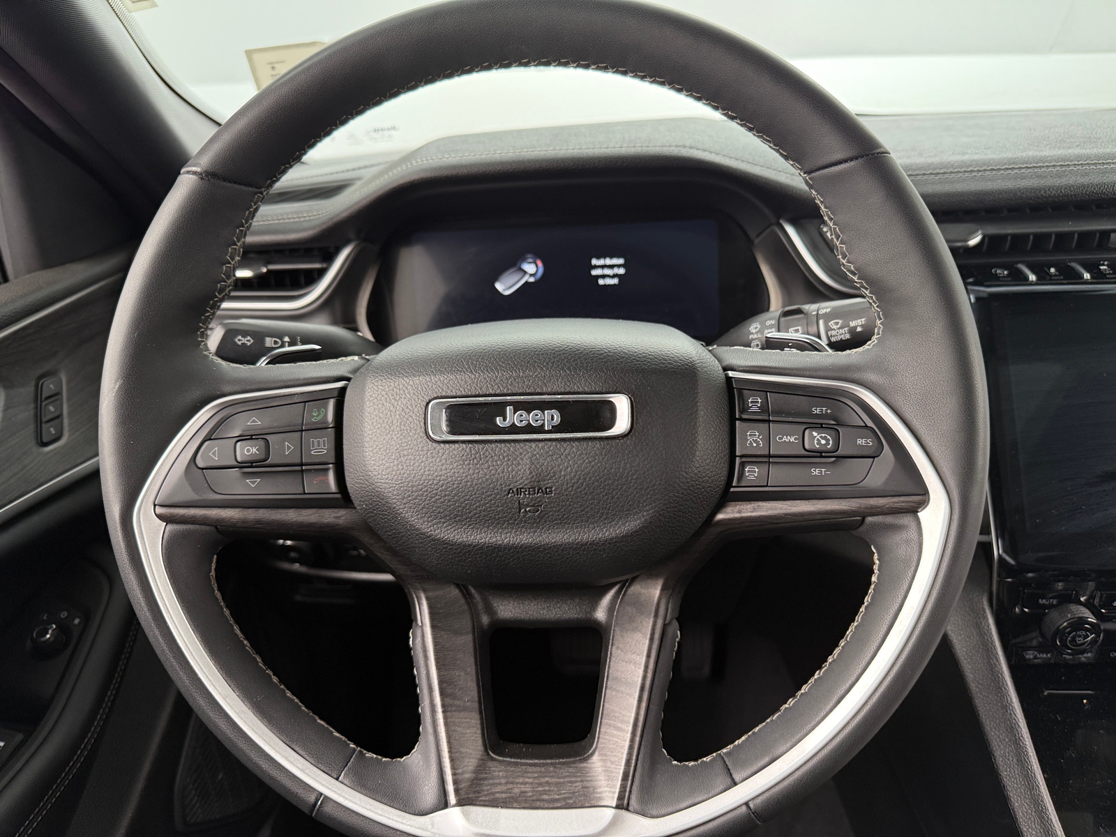 Thumbnail: 2024 Jeep Grand Cherokee L - 4