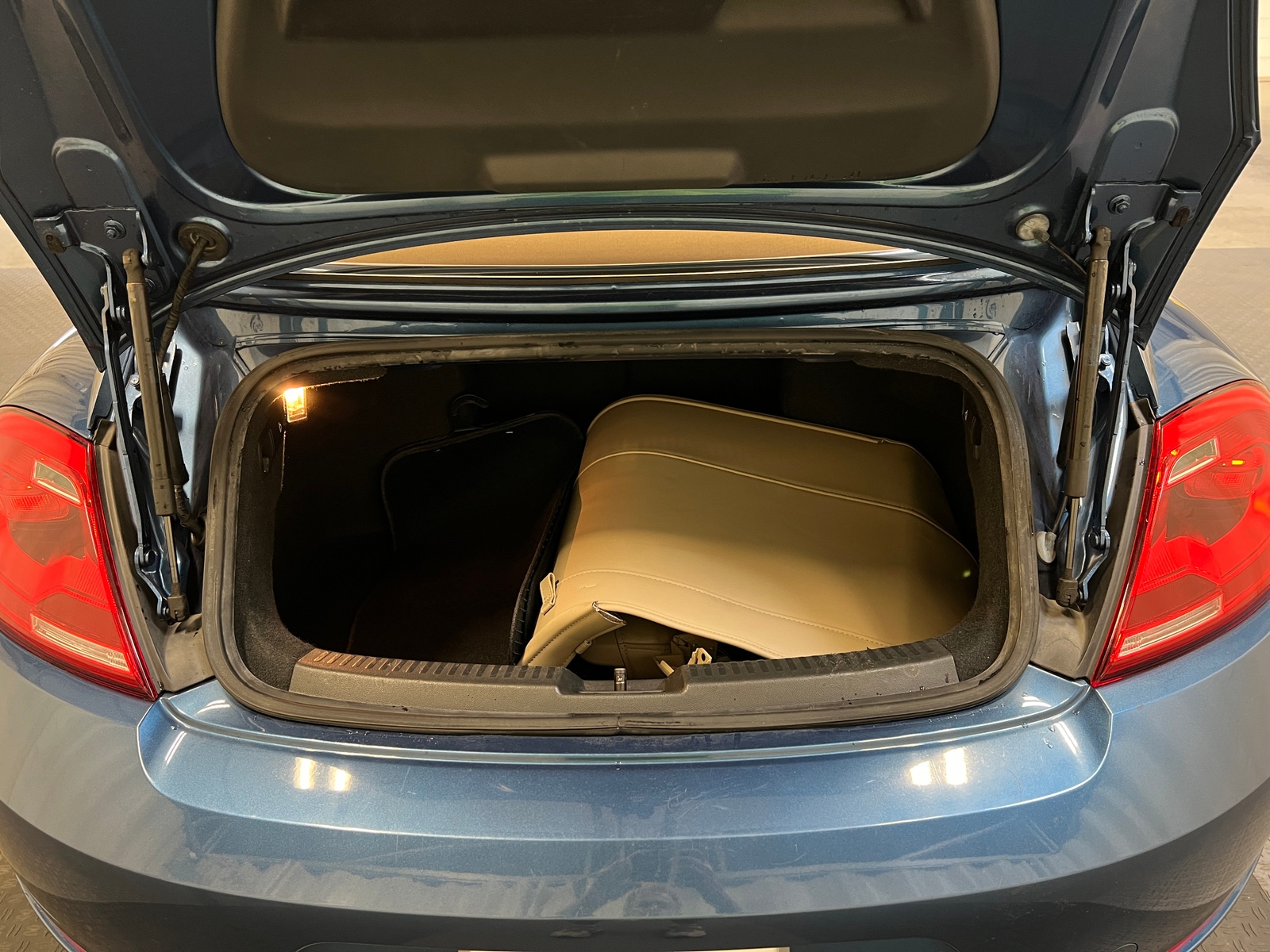 Thumbnail: 2016 Volkswagen Beetle - 7