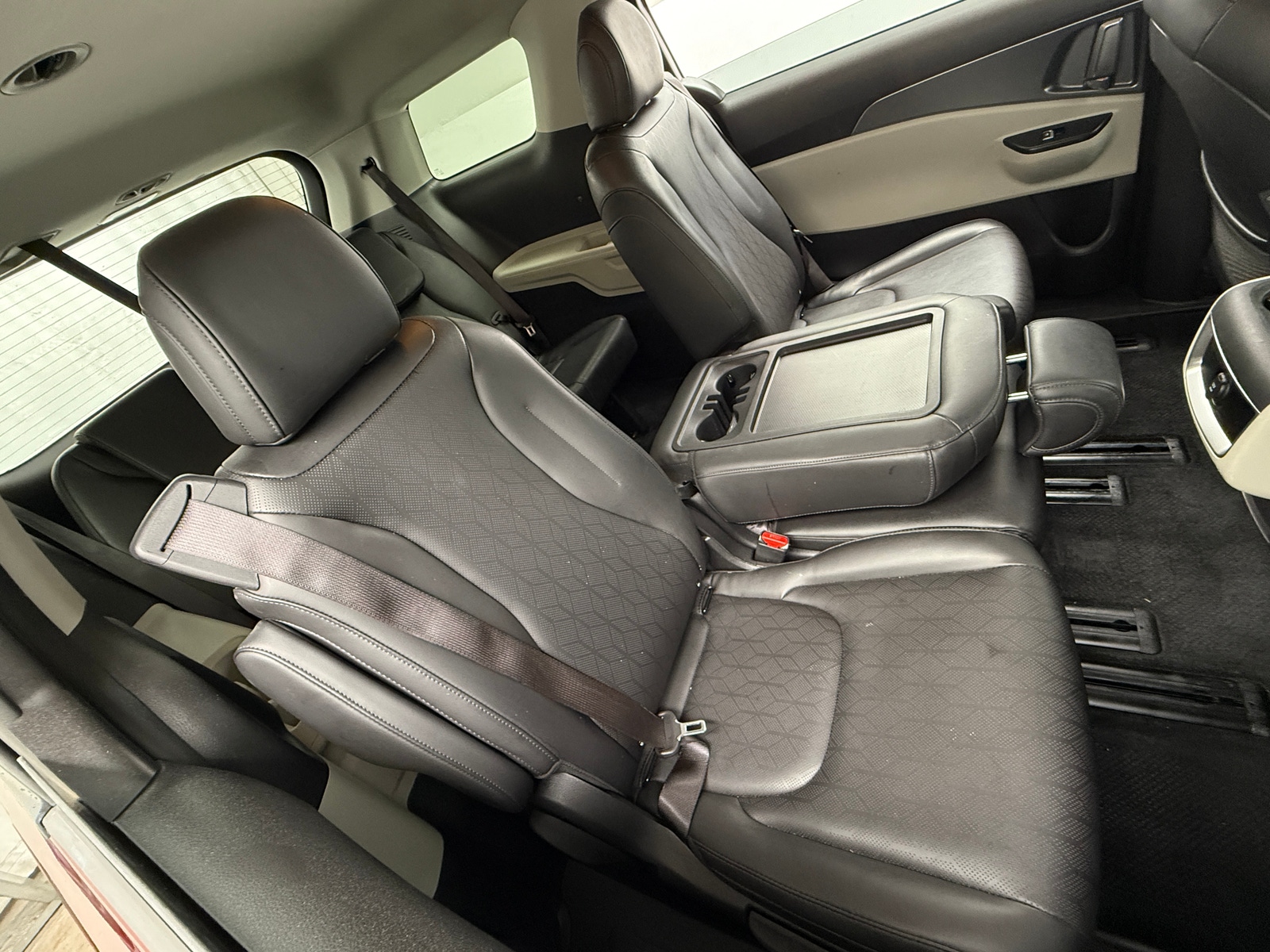 Thumbnail: 2023 Kia Carnival - 5