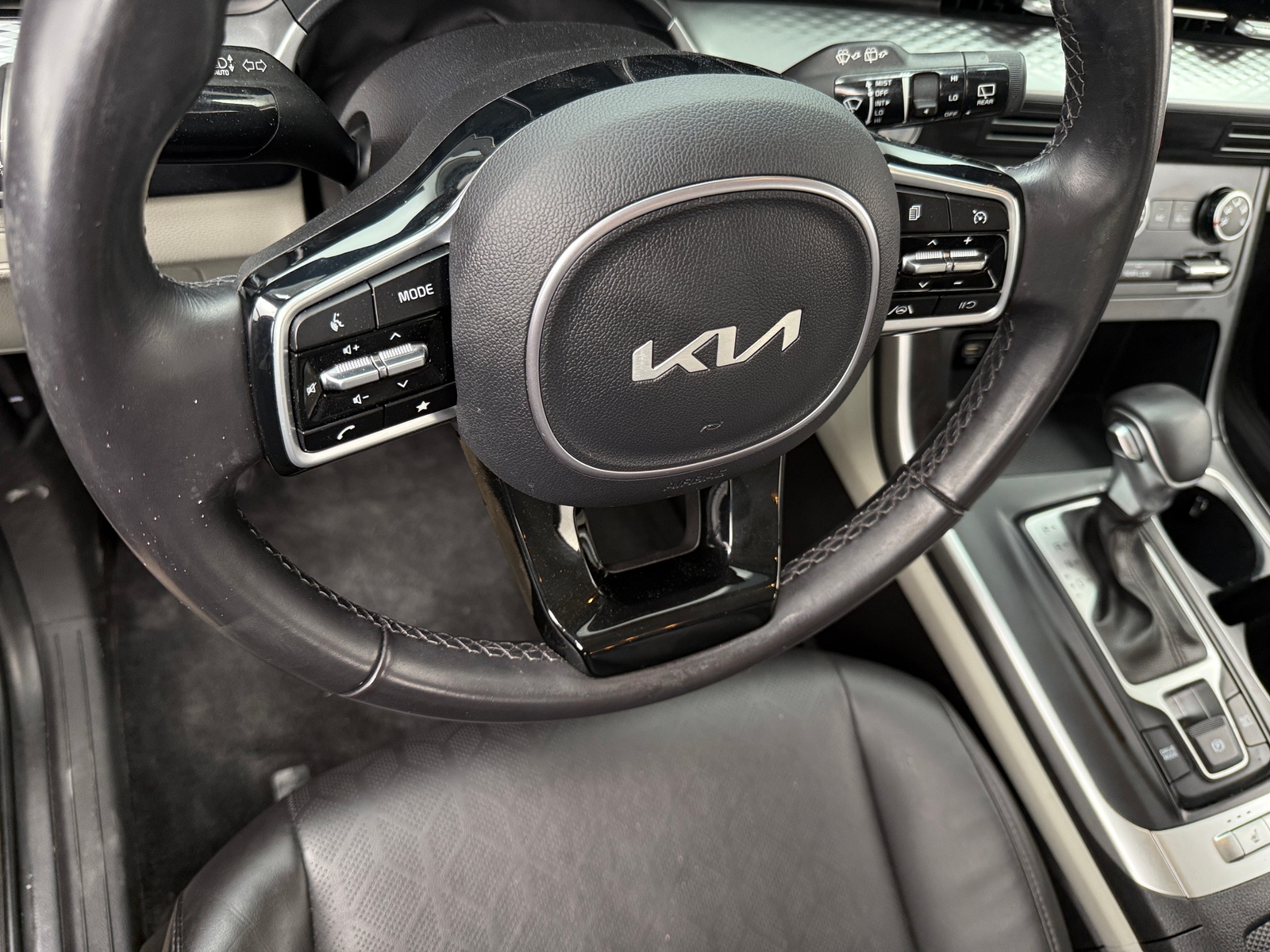 Thumbnail: 2023 Kia Carnival - 4