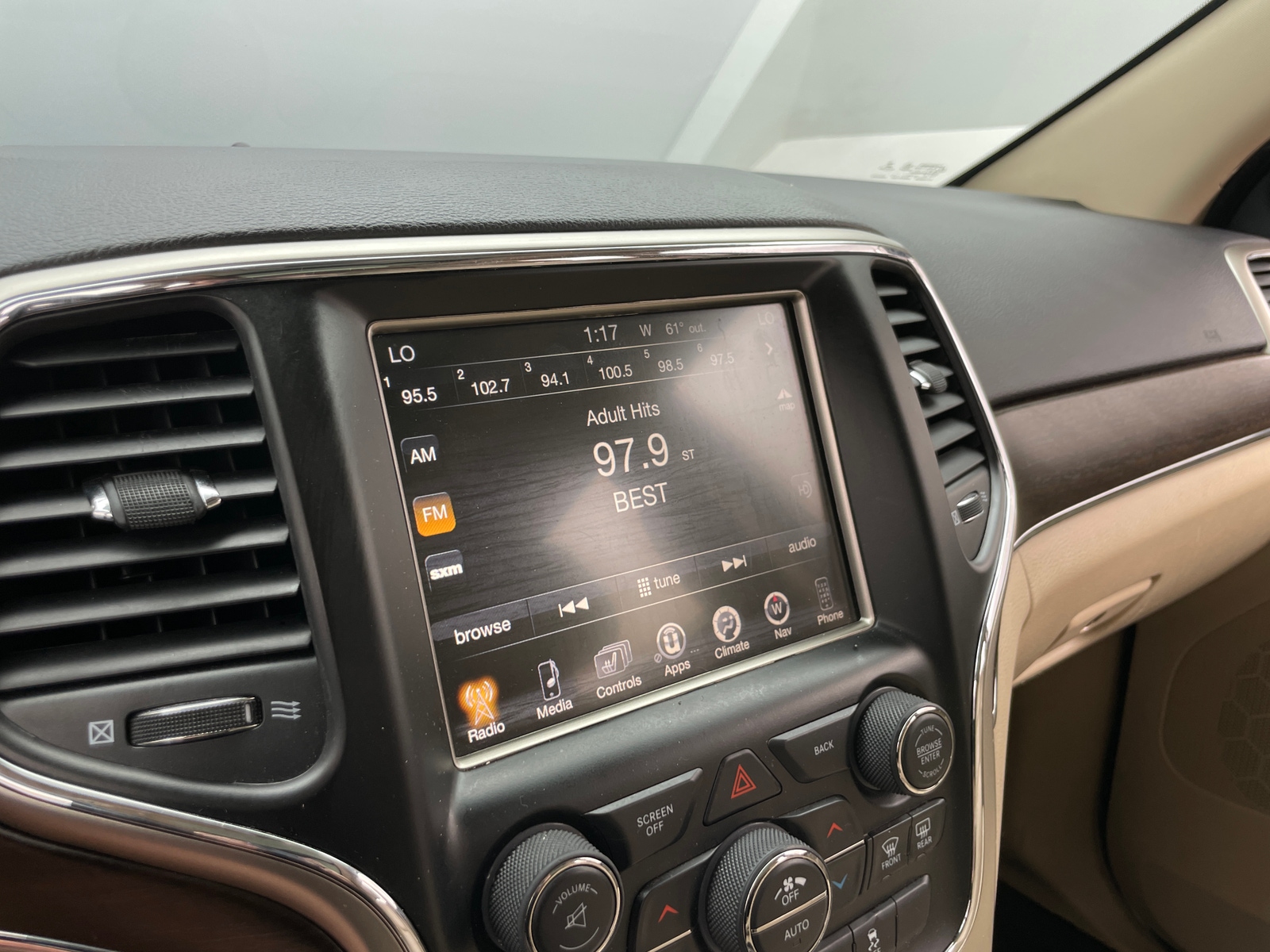 Thumbnail: 2017 Jeep Grand Cherokee - 3