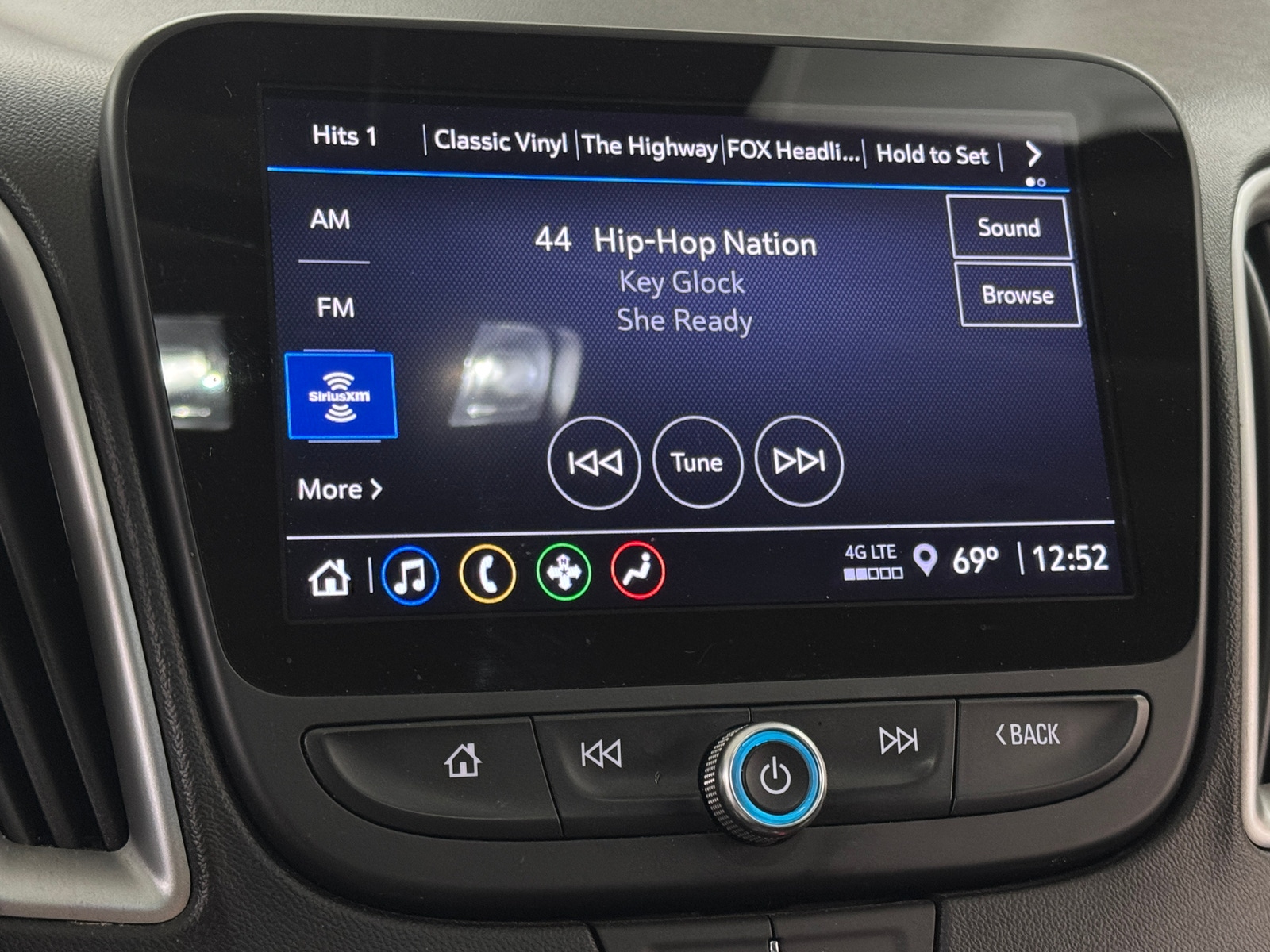 Thumbnail: 2024 Chevrolet Malibu - 4